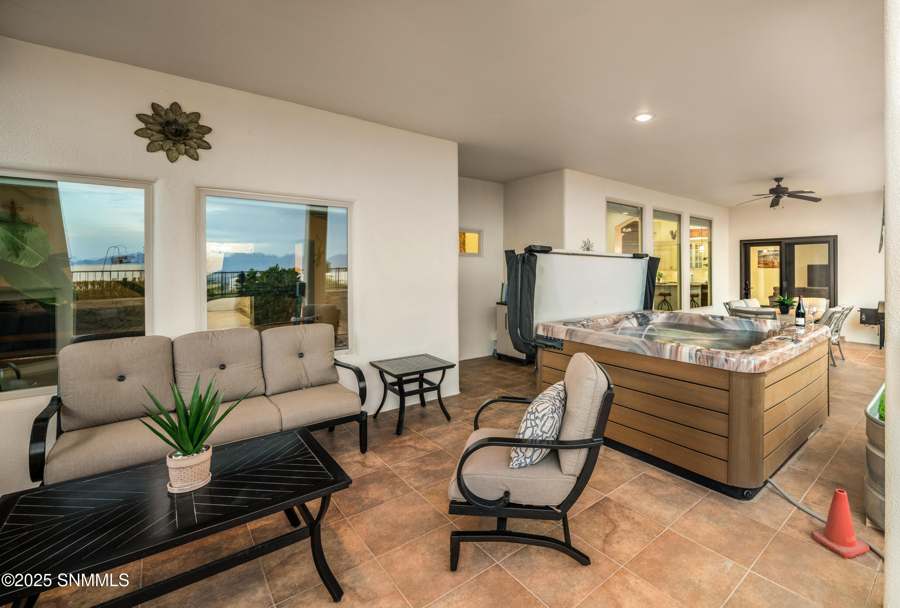 8052-Renoir-Loop-MLS-Camera-Guy-68