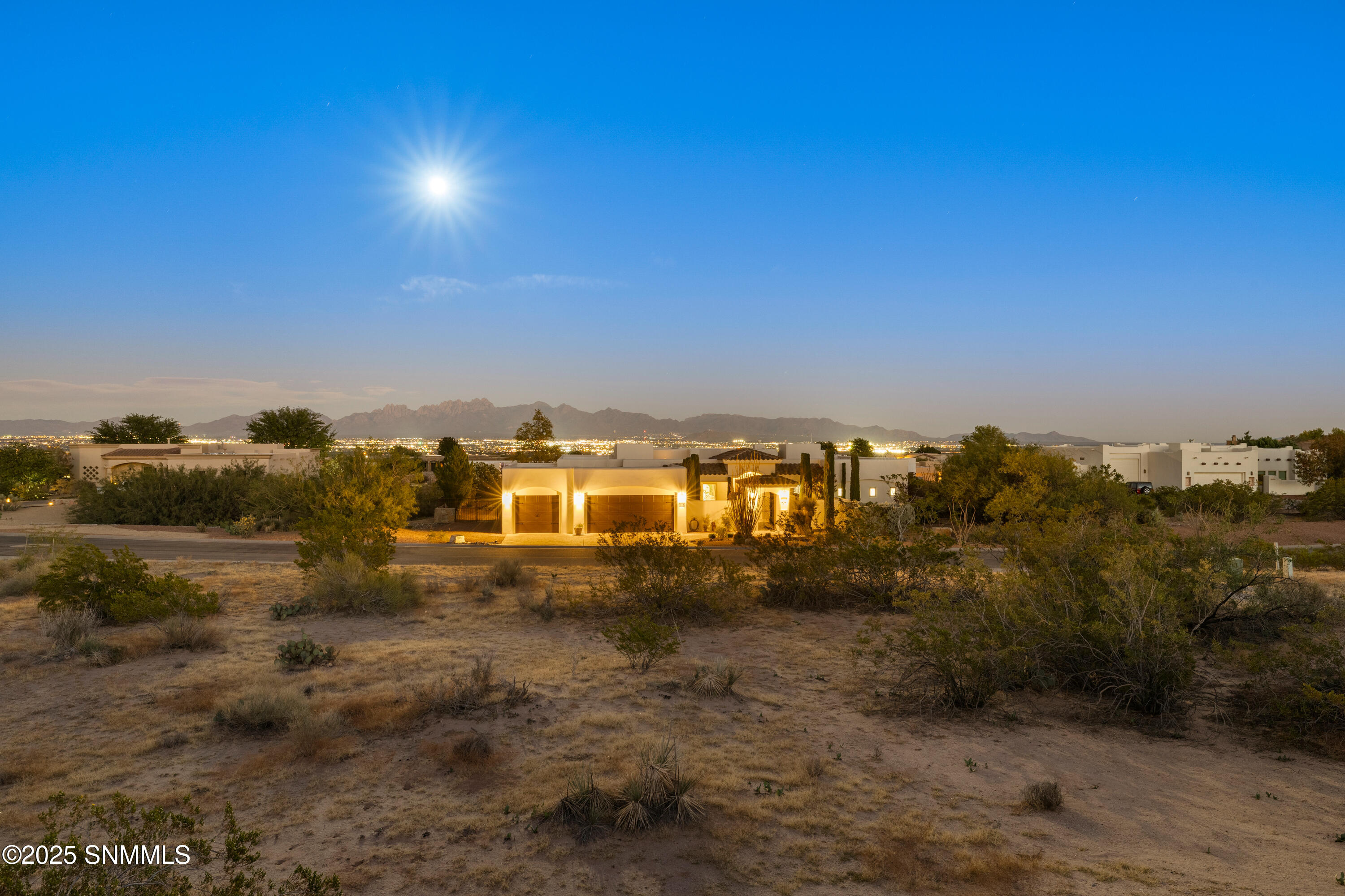 8052-Renoir-Loop-MLS-Camera-Guy-5