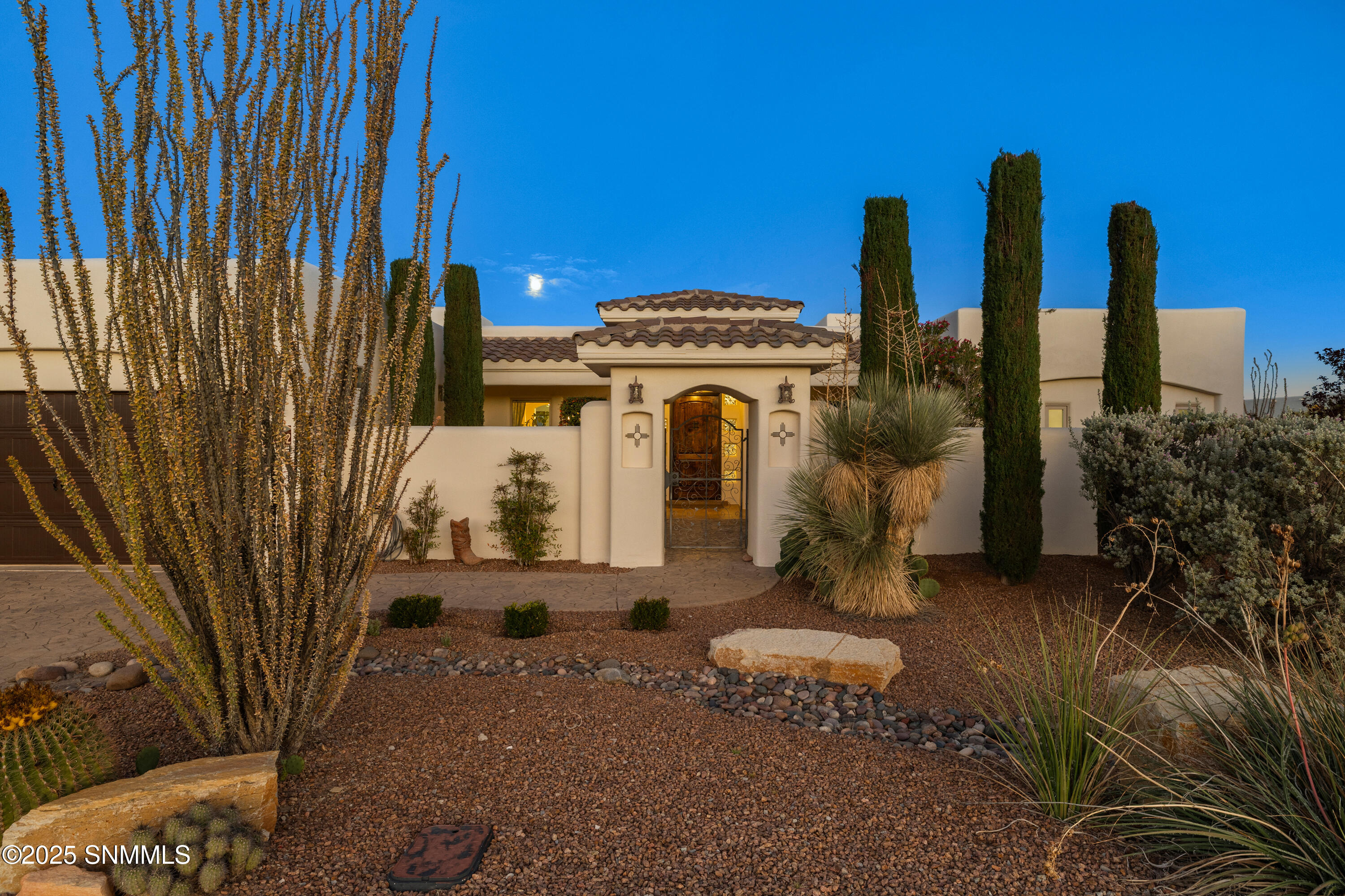 8052-Renoir-Loop-MLS-Camera-Guy-2