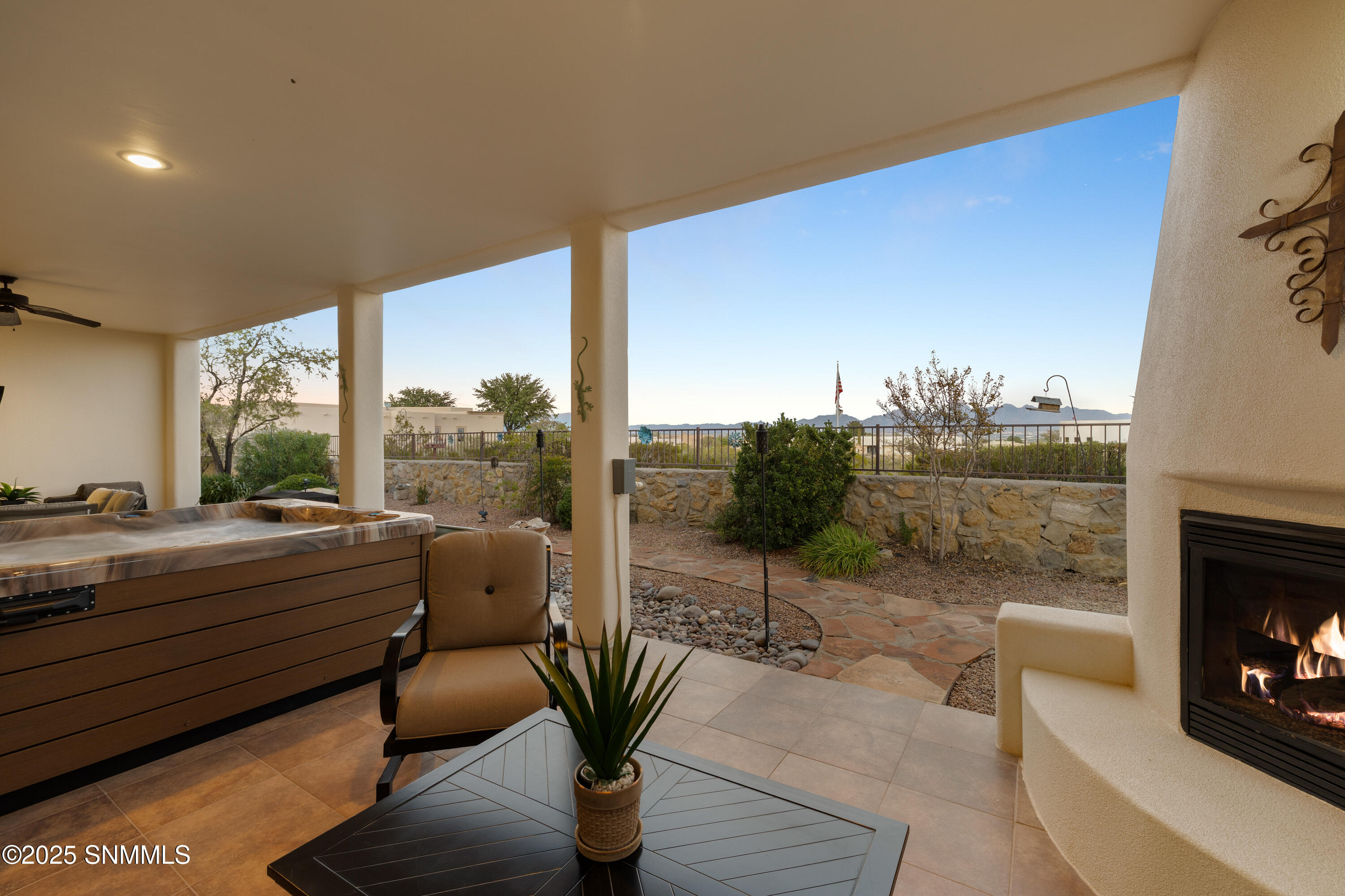 8052-Renoir-Loop-MLS-Camera-Guy-110