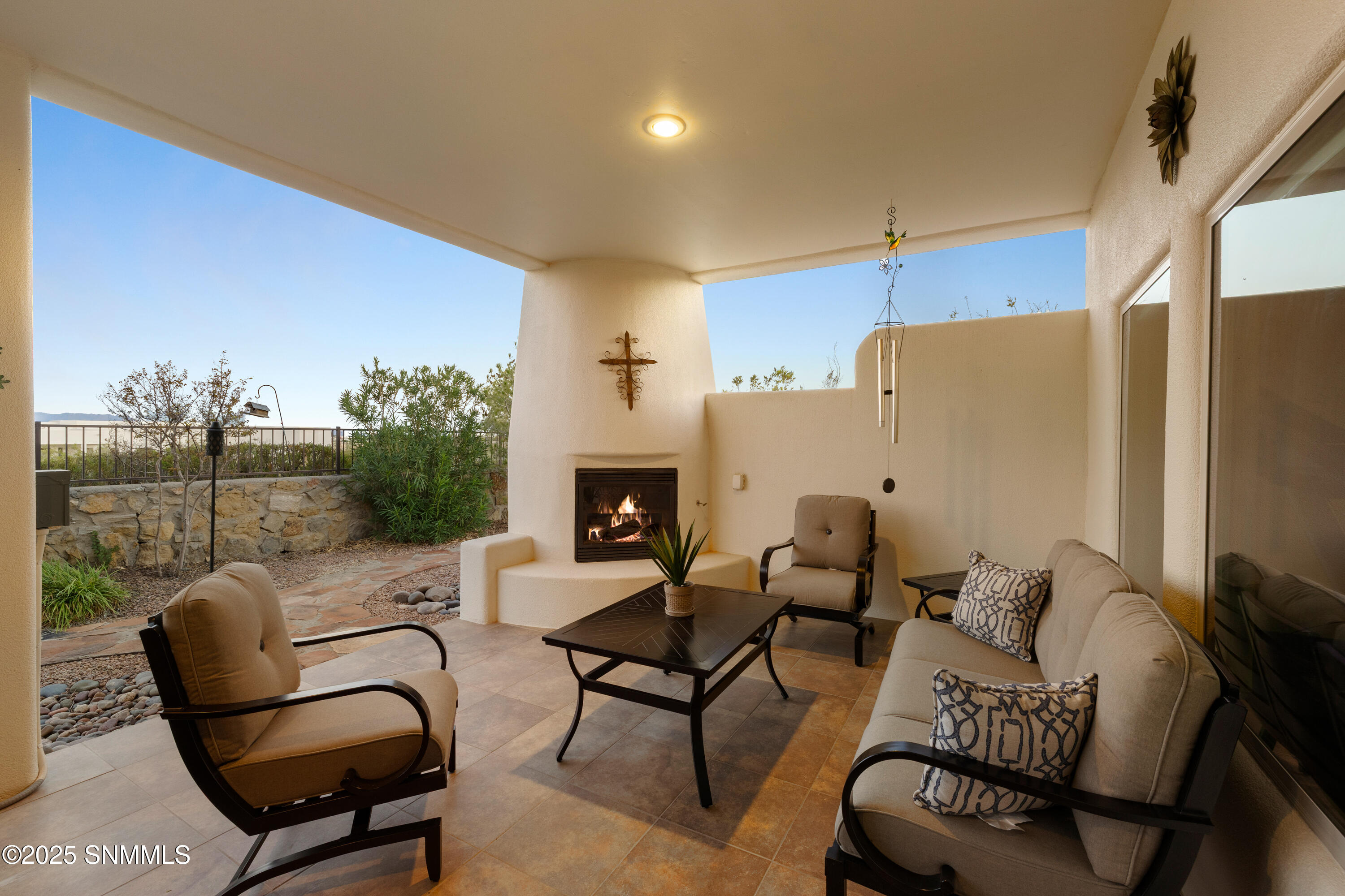 8052-Renoir-Loop-MLS-Camera-Guy-112