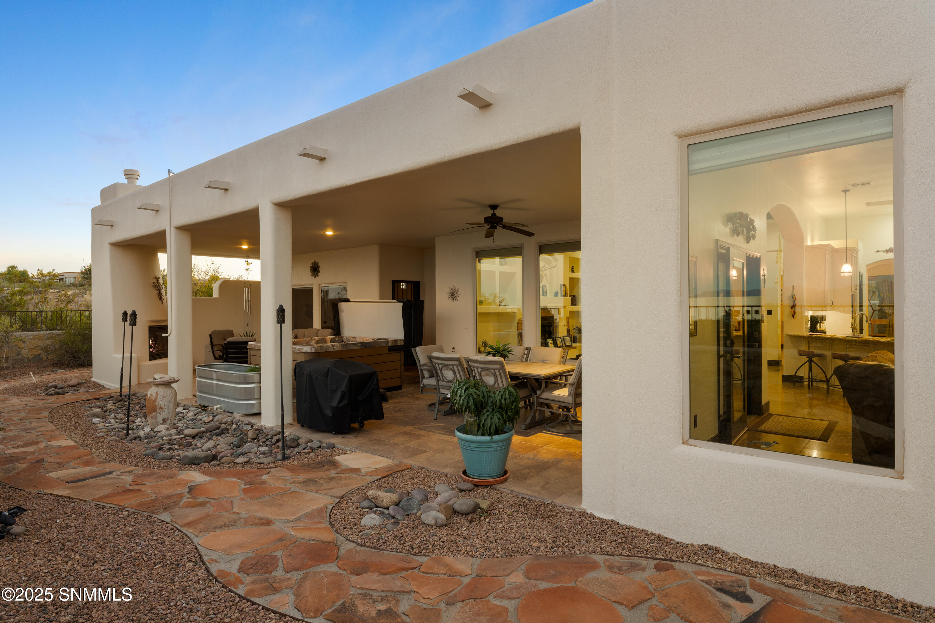 8052-Renoir-Loop-MLS-Camera-Guy-114