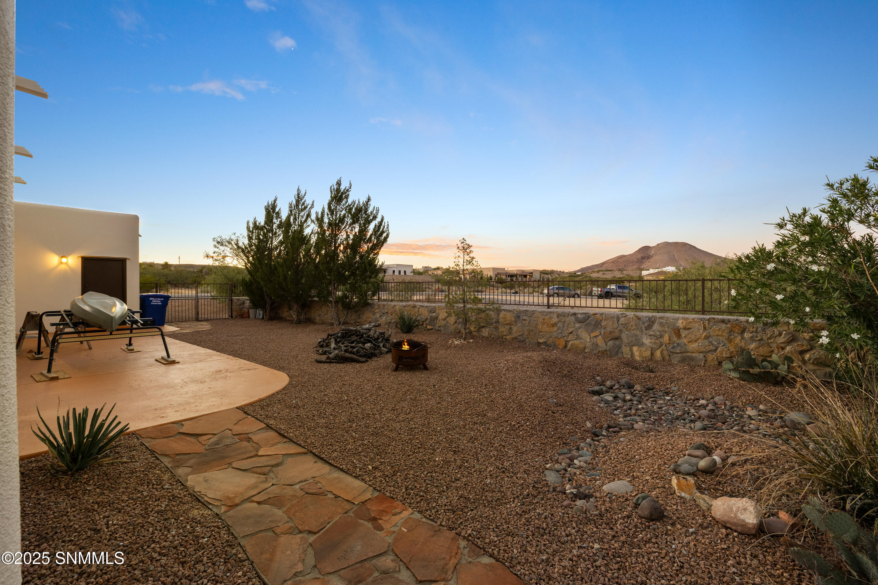 8052-Renoir-Loop-MLS-Camera-Guy-115