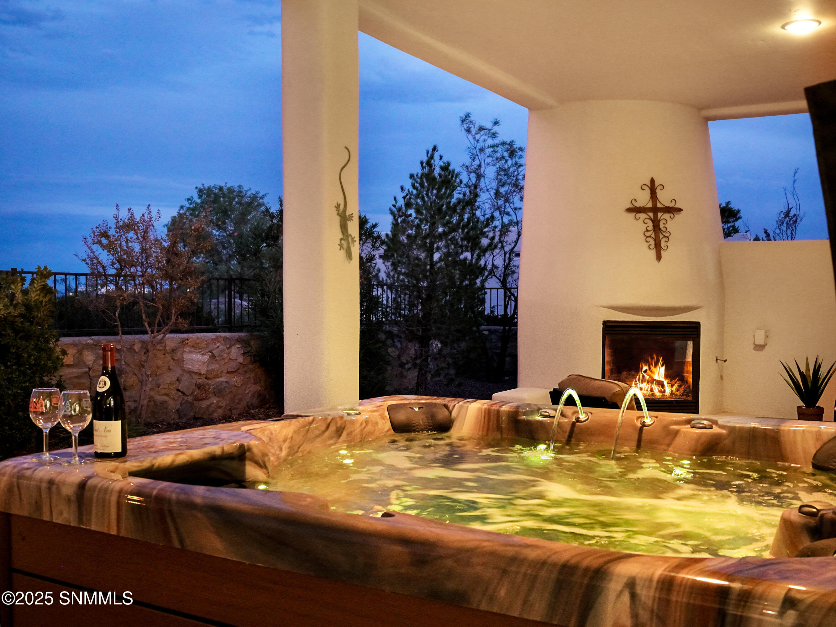 8052-Renoir-Loop-MLS-Camera-Guy-79