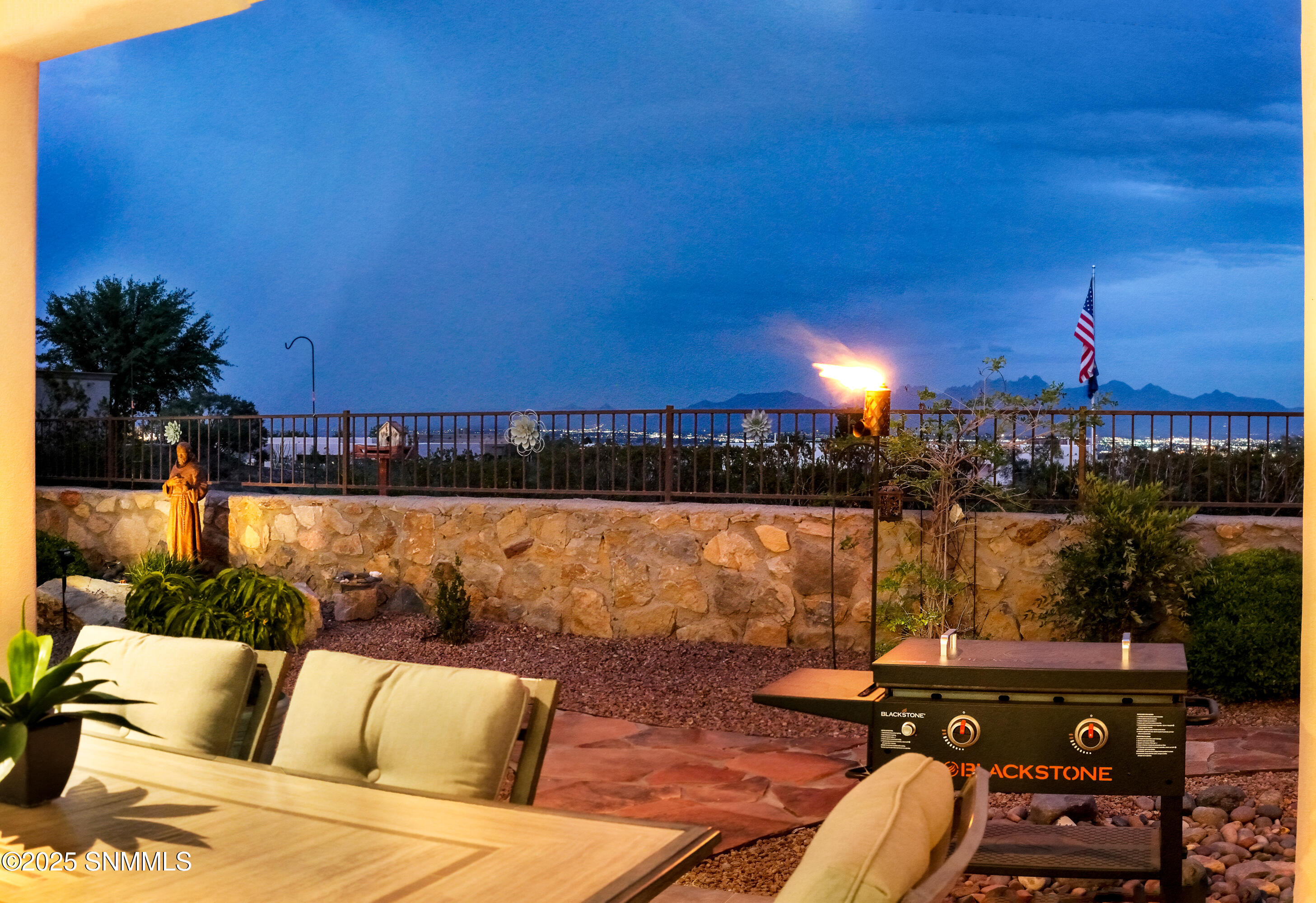 8052-Renoir-Loop-MLS-Camera-Guy-80