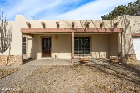 105 Los Nogales Drive, Las Cruces, New Mexico 88001, 3 Bedrooms Bedrooms, ,2 BathroomsBathrooms,Residential,For Sale,Los Nogales,2600240