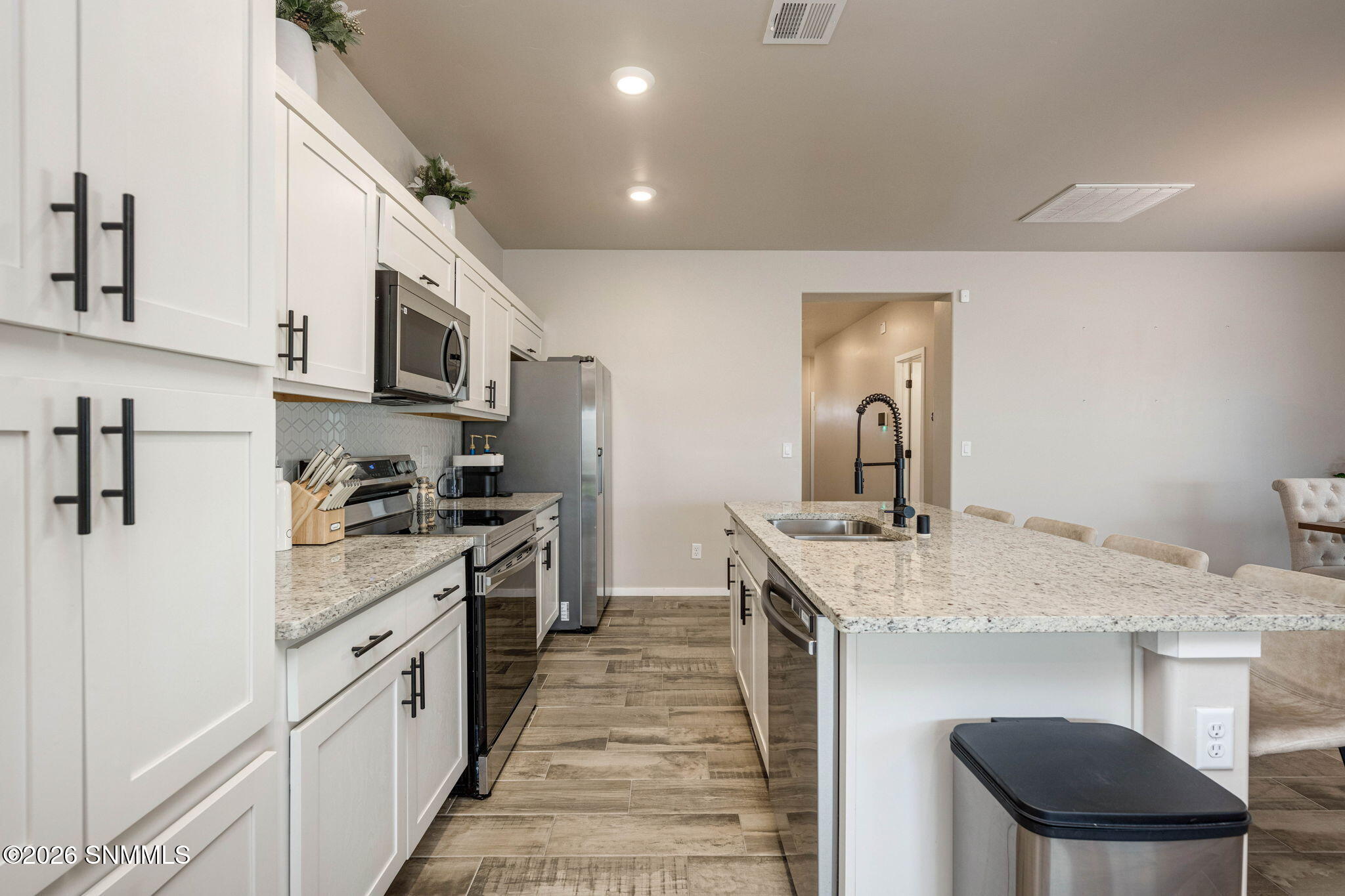 12-web-or-mls-Snappin Homes (Yestereve38