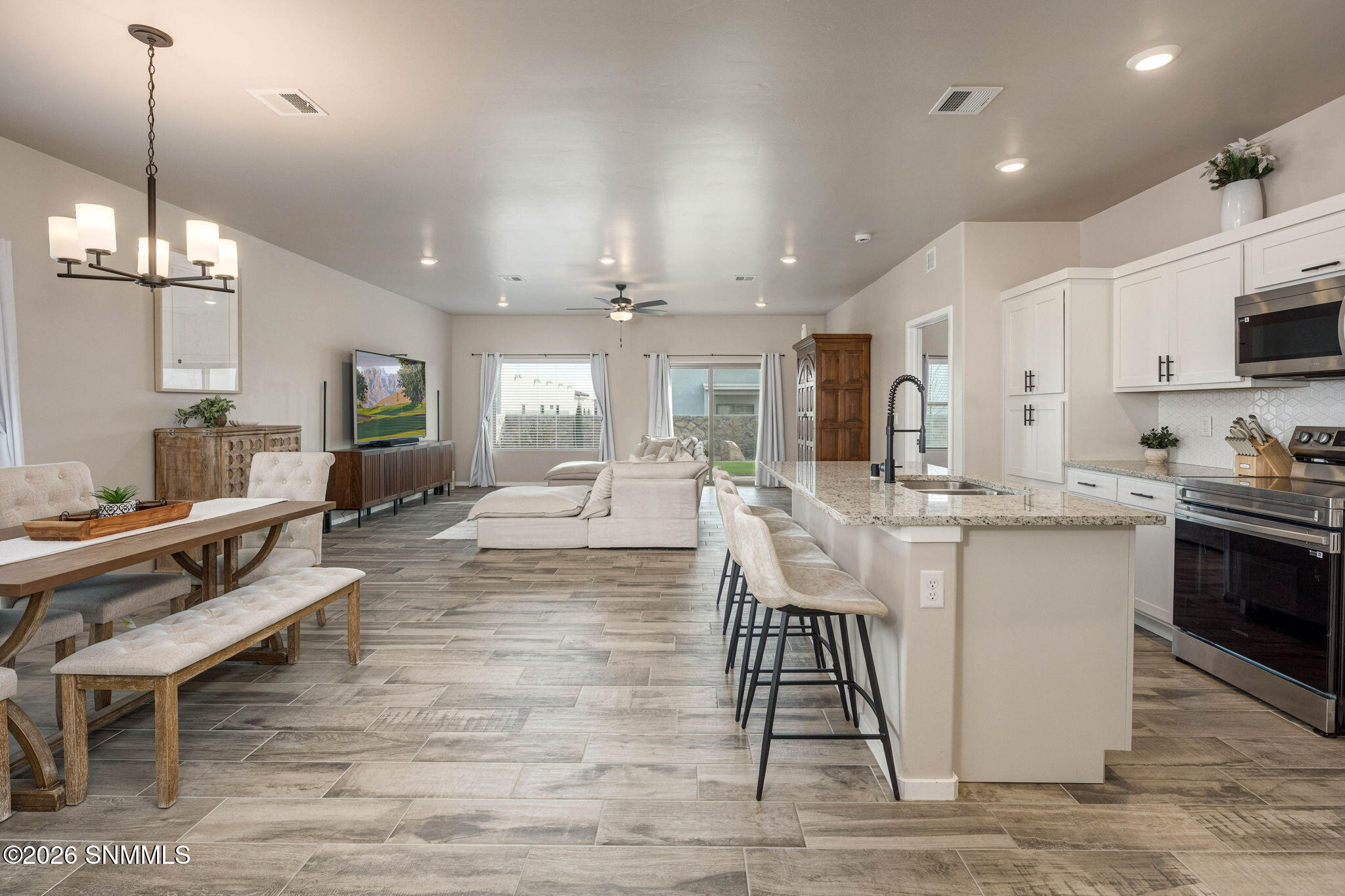 8-web-or-mls-Snappin Homes (Yestereve381