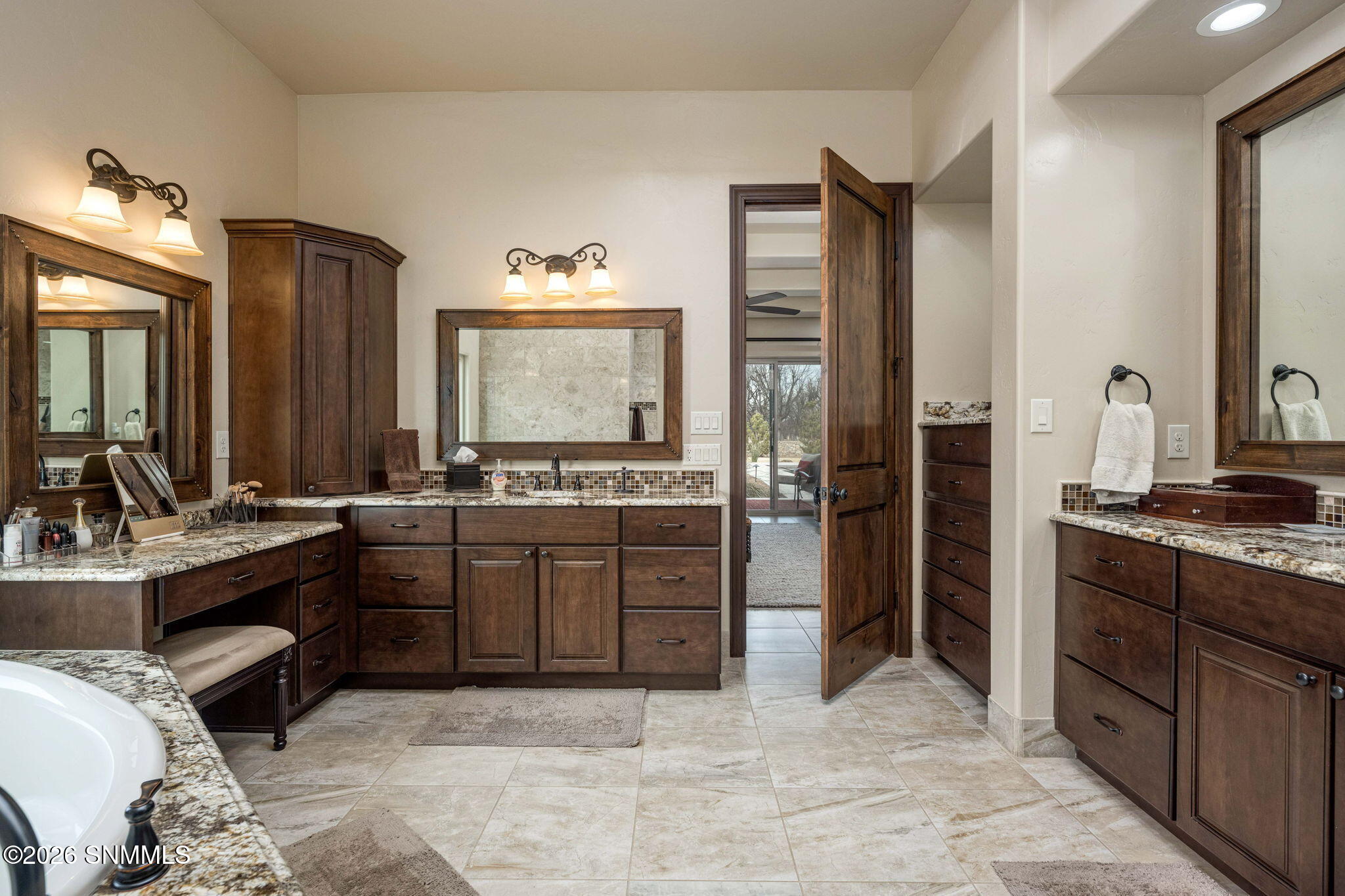 27-web-or-mls-Snappin Homes (MesillaAcre