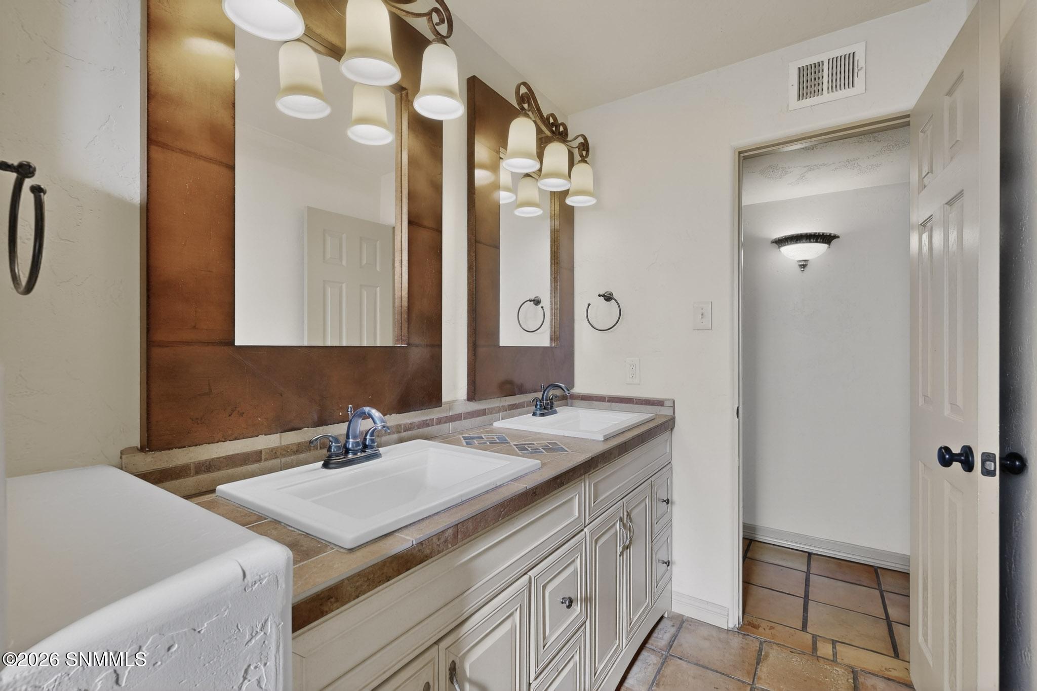 52-3D-Casas-3002-Broadmoor-Dr-02032026_1