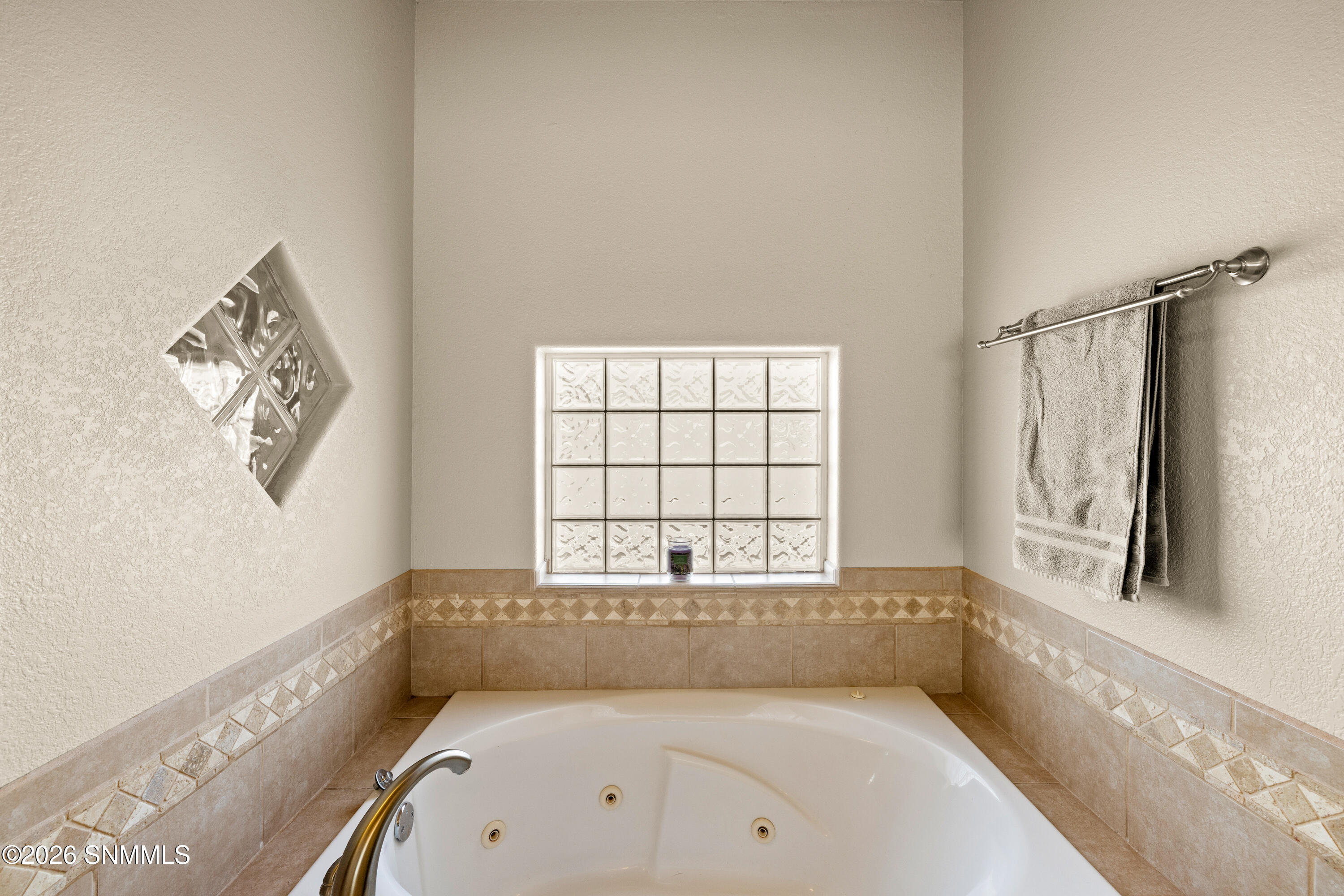 4523-Camino-Dos-Vidas-MLS-Camera-Guy-21