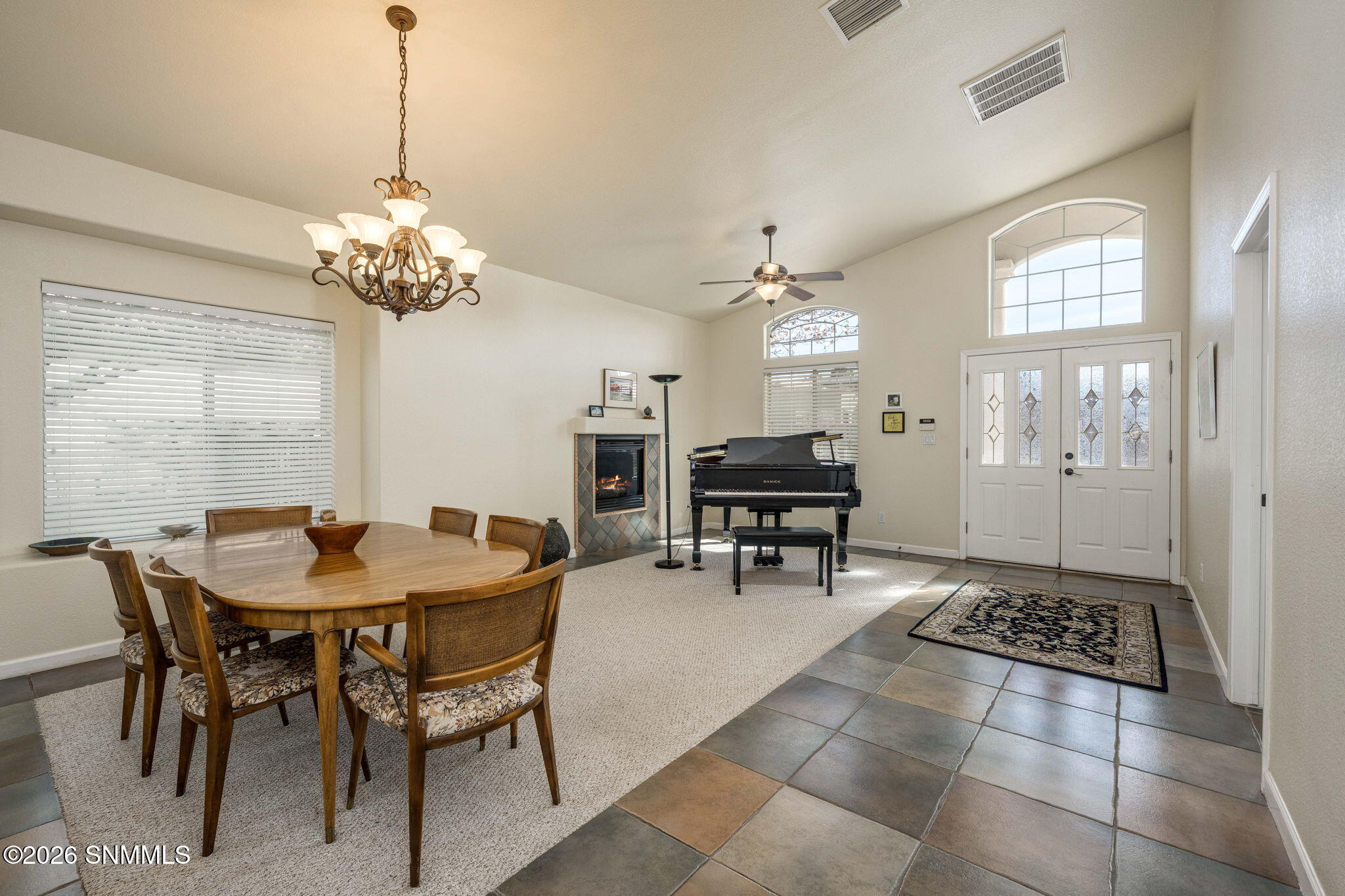 6-web-or-mls-Snappin Homes (Longbow2990)