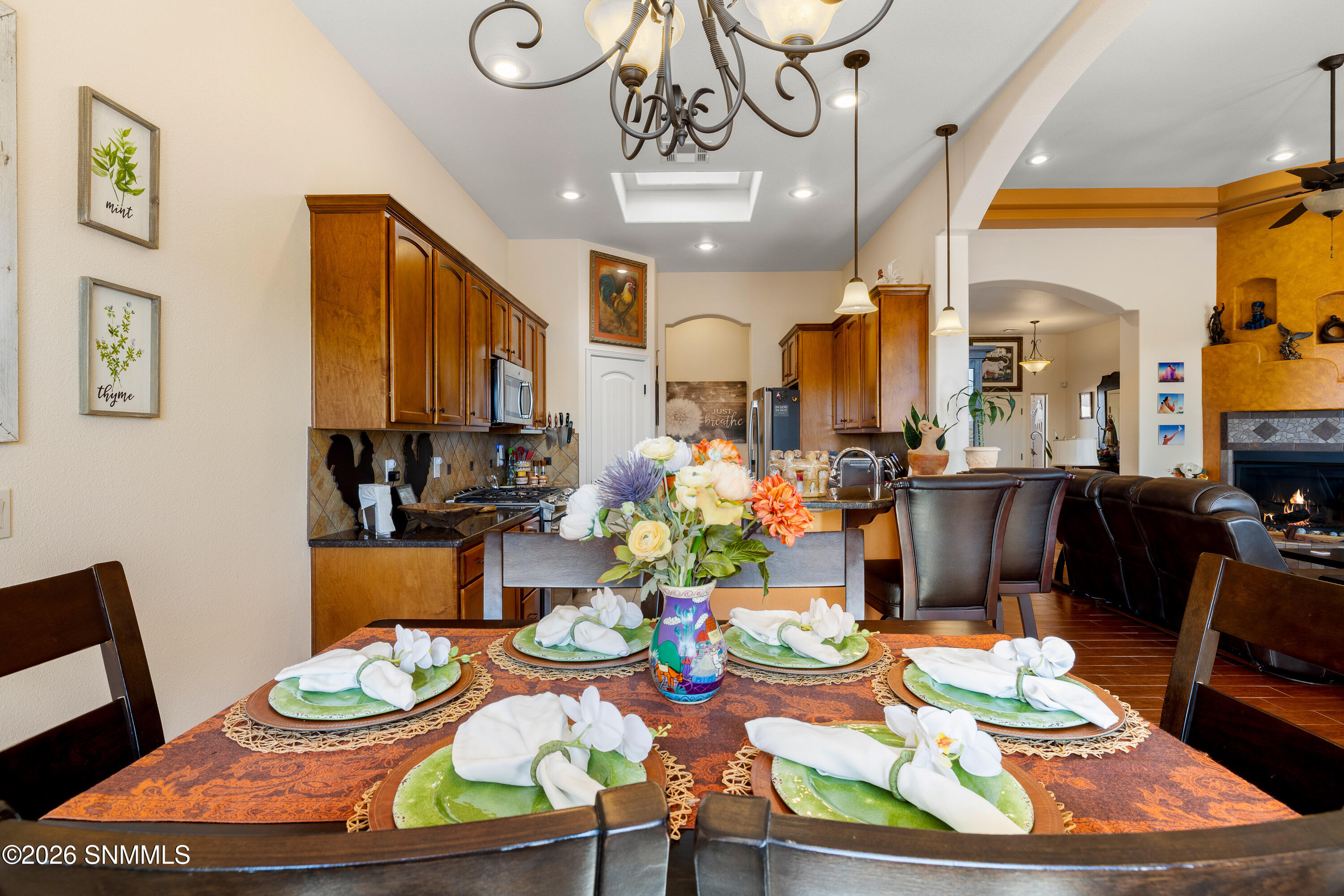 4382 -Isleta-Ct-MLS-Cama-Guy-22