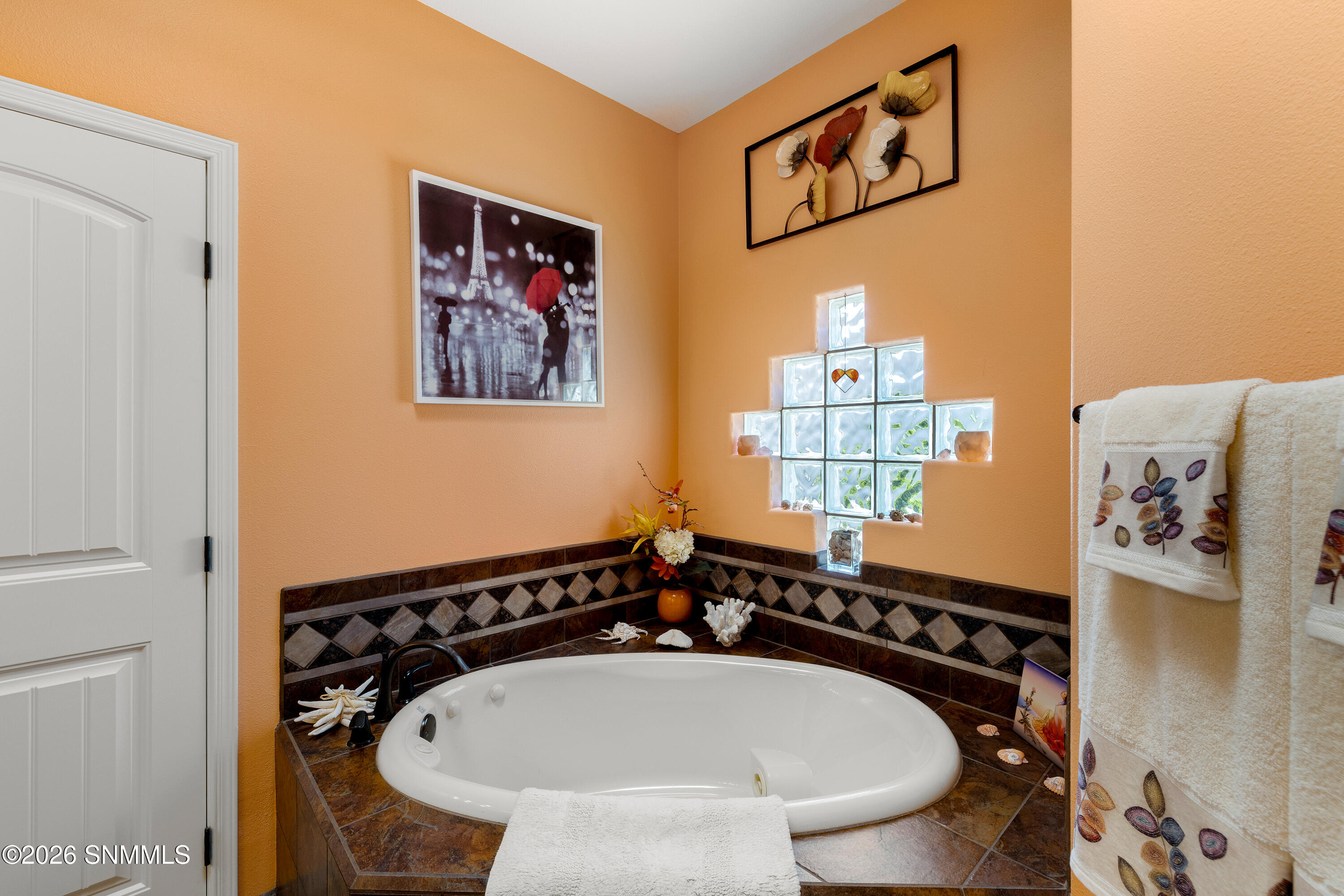 4382 -Isleta-Ct-MLS-Cama-Guy-30