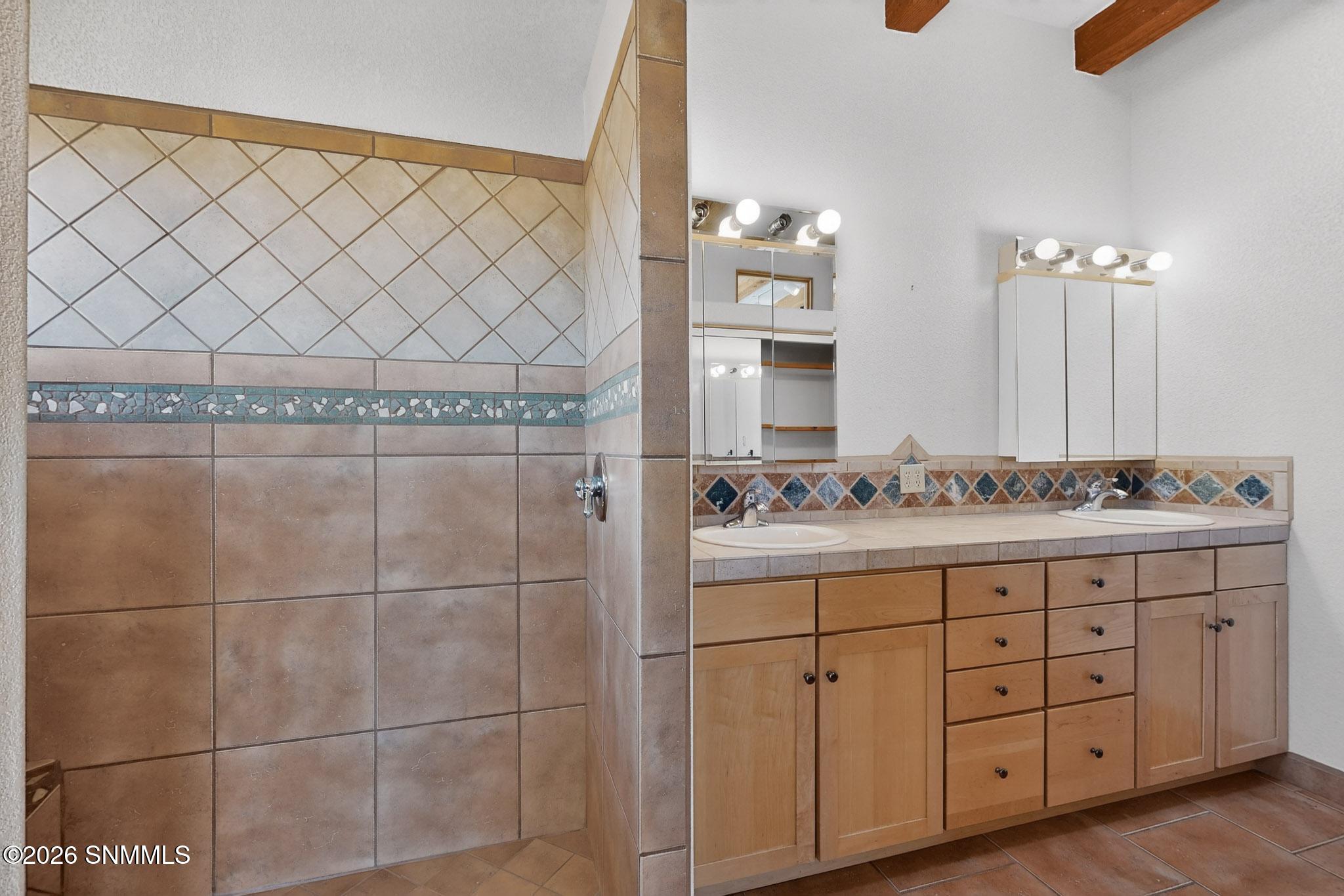 7a 39-3D-Casas-123-Victorio-Trail-013120