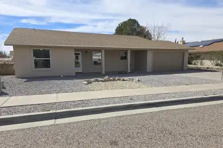 862 Stefanie Court, Las Cruces, New Mexico 88005, 3 Bedrooms Bedrooms, ,2 BathroomsBathrooms,Residential,For Sale,Stefanie,2600355
