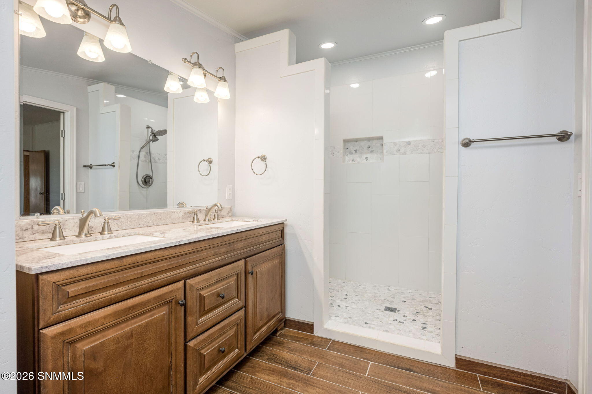 40-web-or-mls-Snappin Homes (DelRey5185)