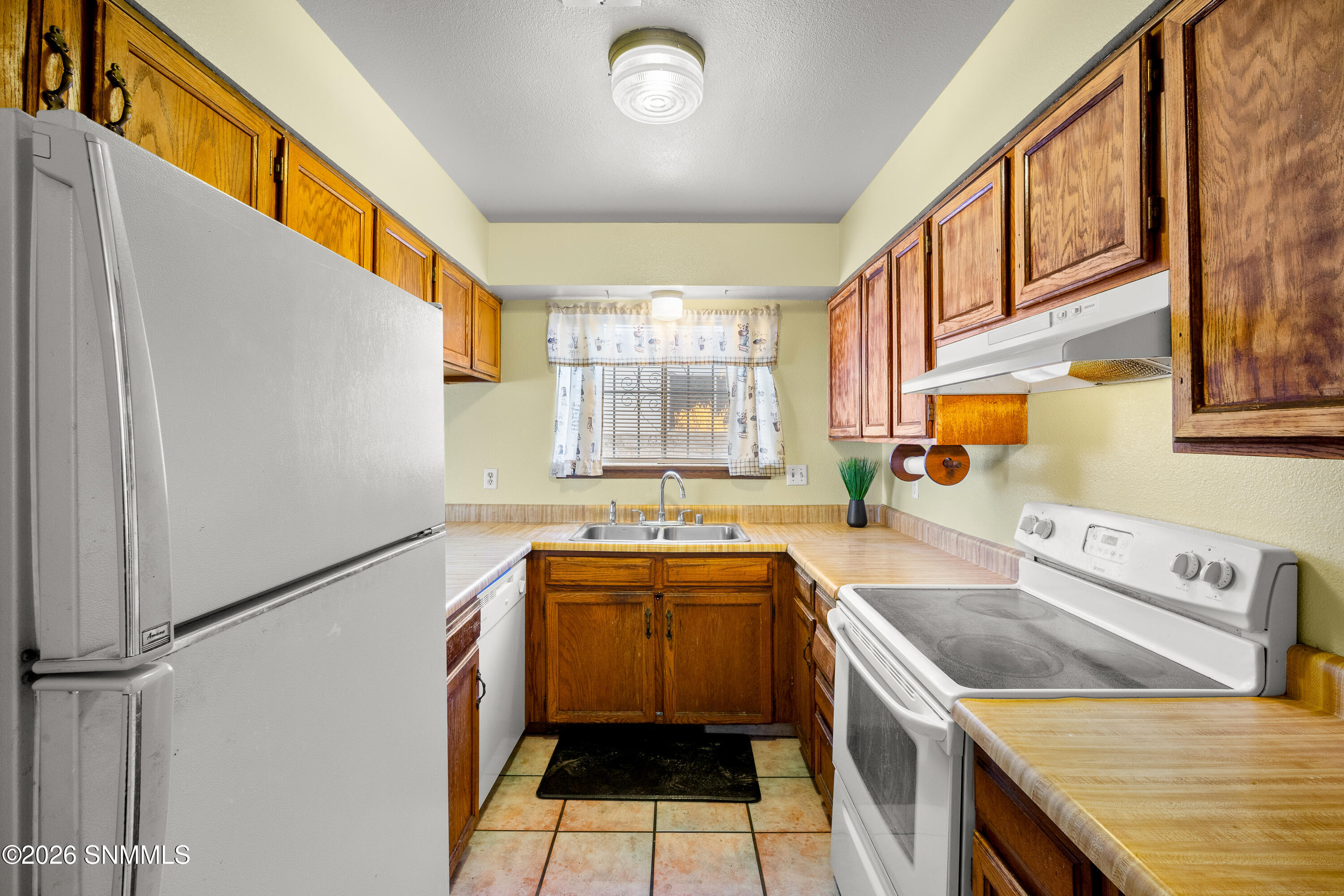 1741-Webster-MLS-Camera-Guy-19