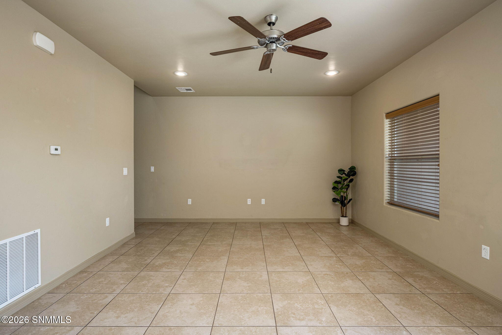7-web-or-mls-Snappin Homes (Malaga4357)-