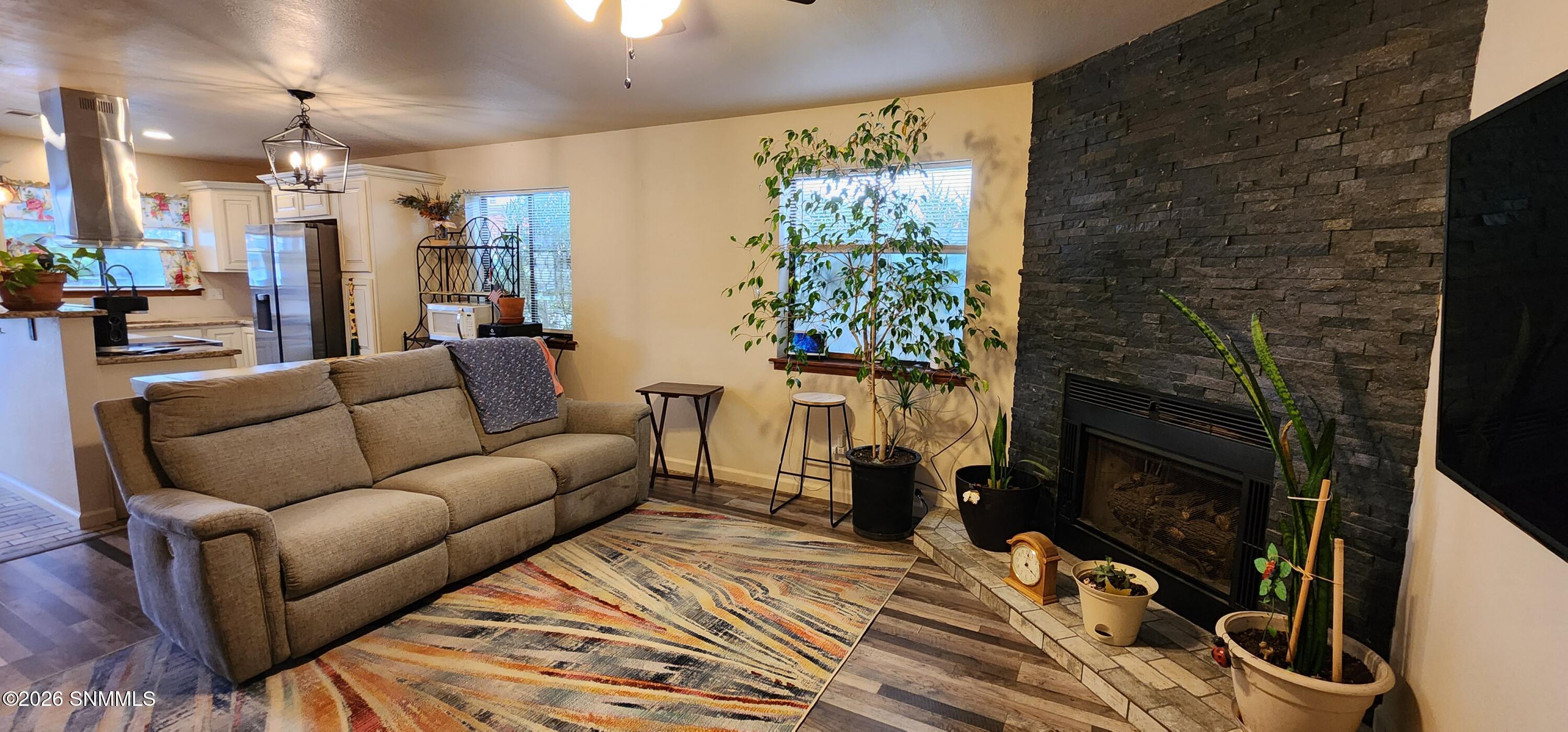 2930 Claude Dove Living