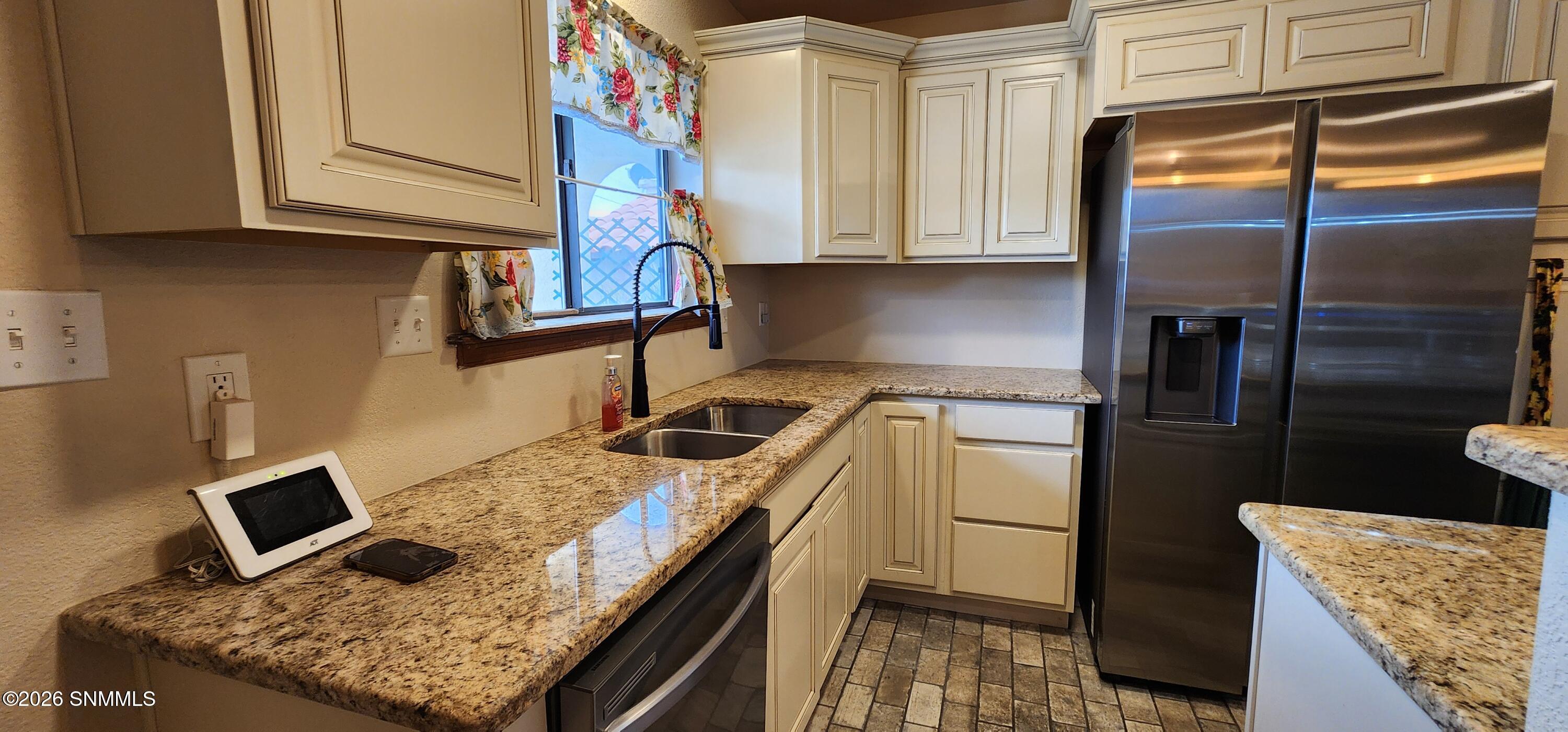 2930 Claude Dove Kitchen