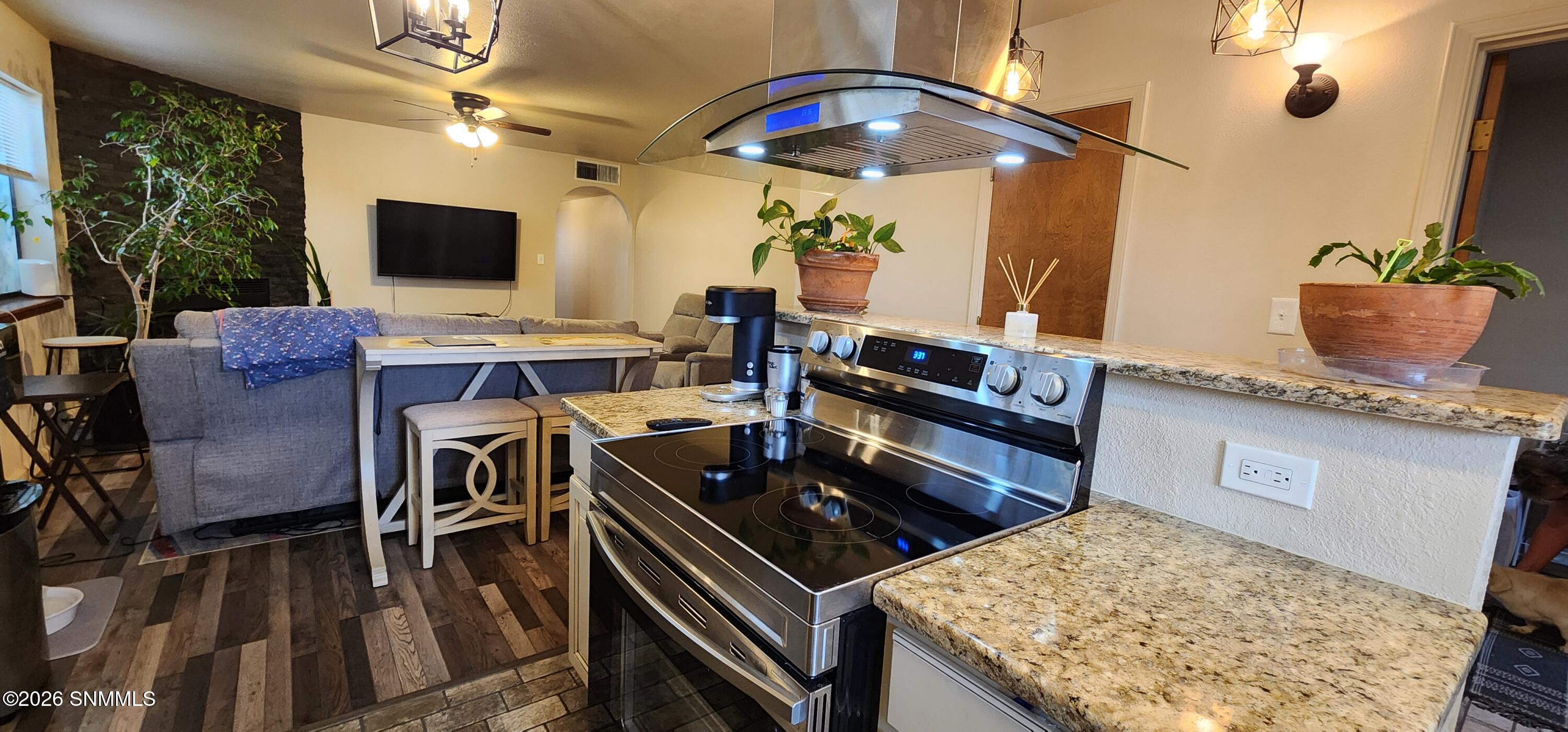 2930 Claude Dove Kitchen