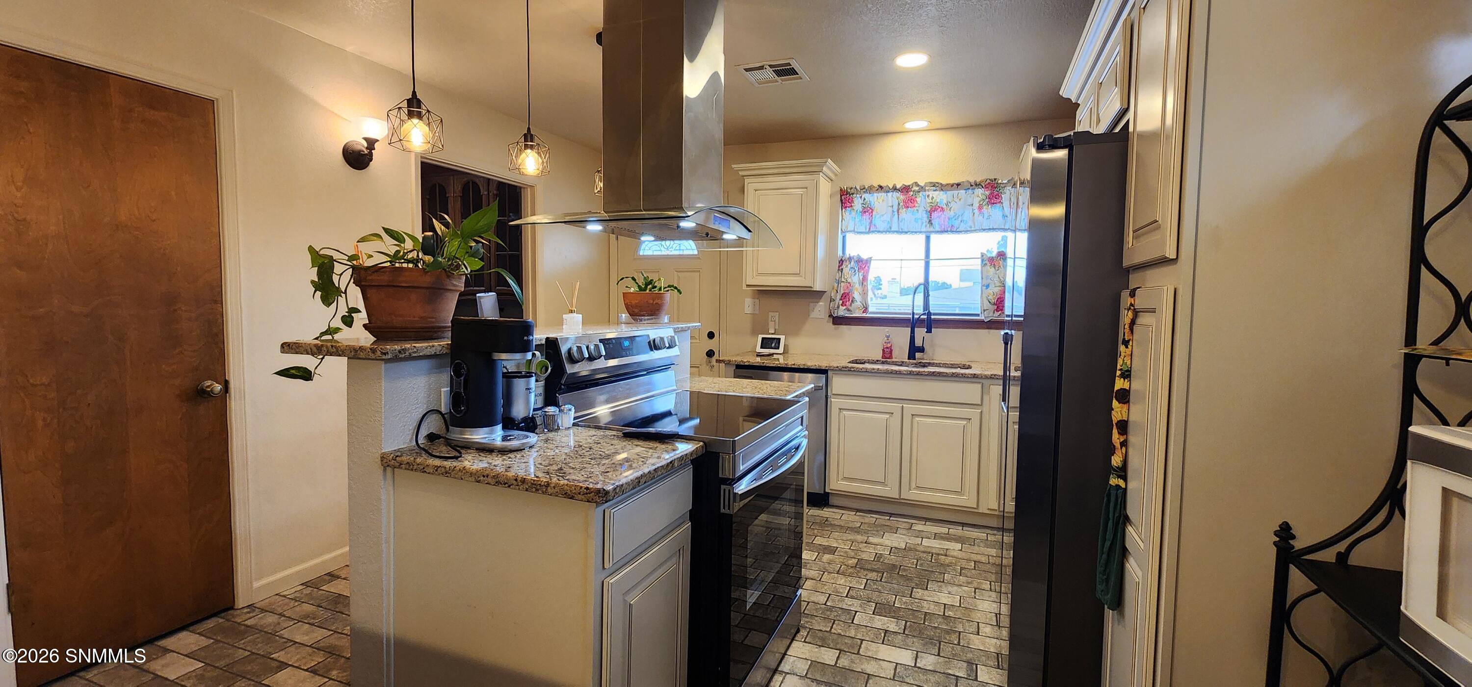 2930 Claude Dove Kitchen