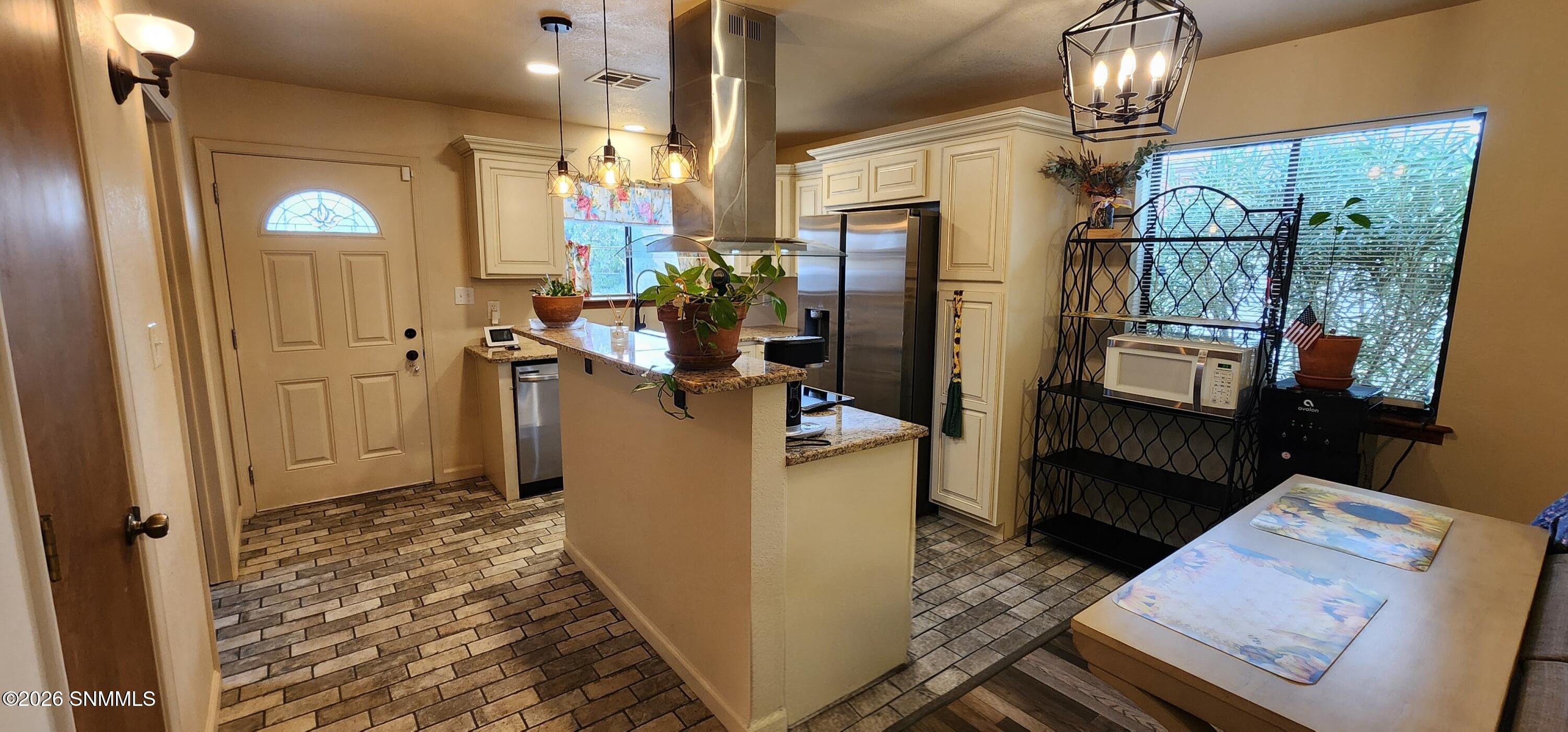 2930 Claude Dove Kitchen