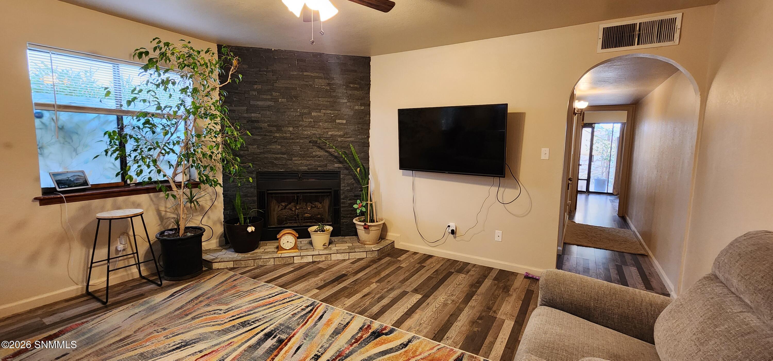 2930 Claude Dove Living