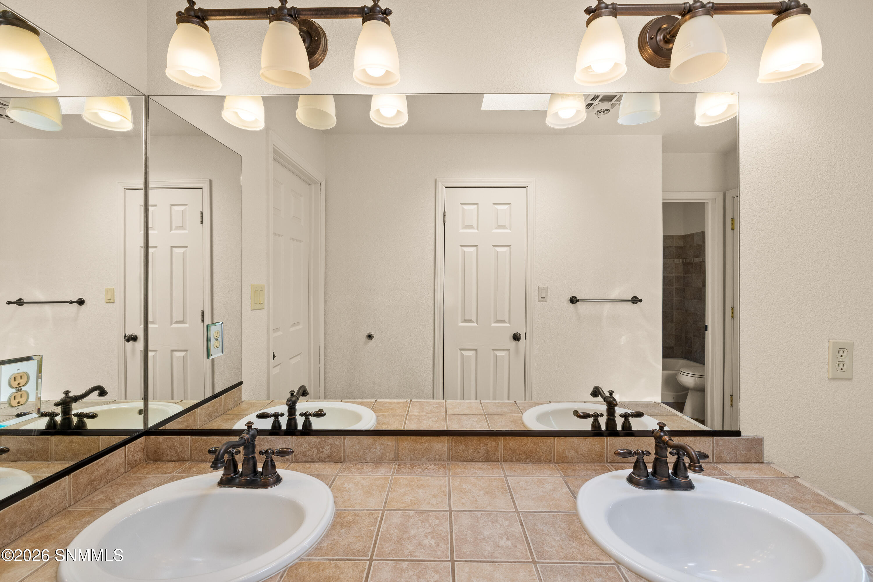 4701-Rio-Vista-MLS-Camera-Guy-16