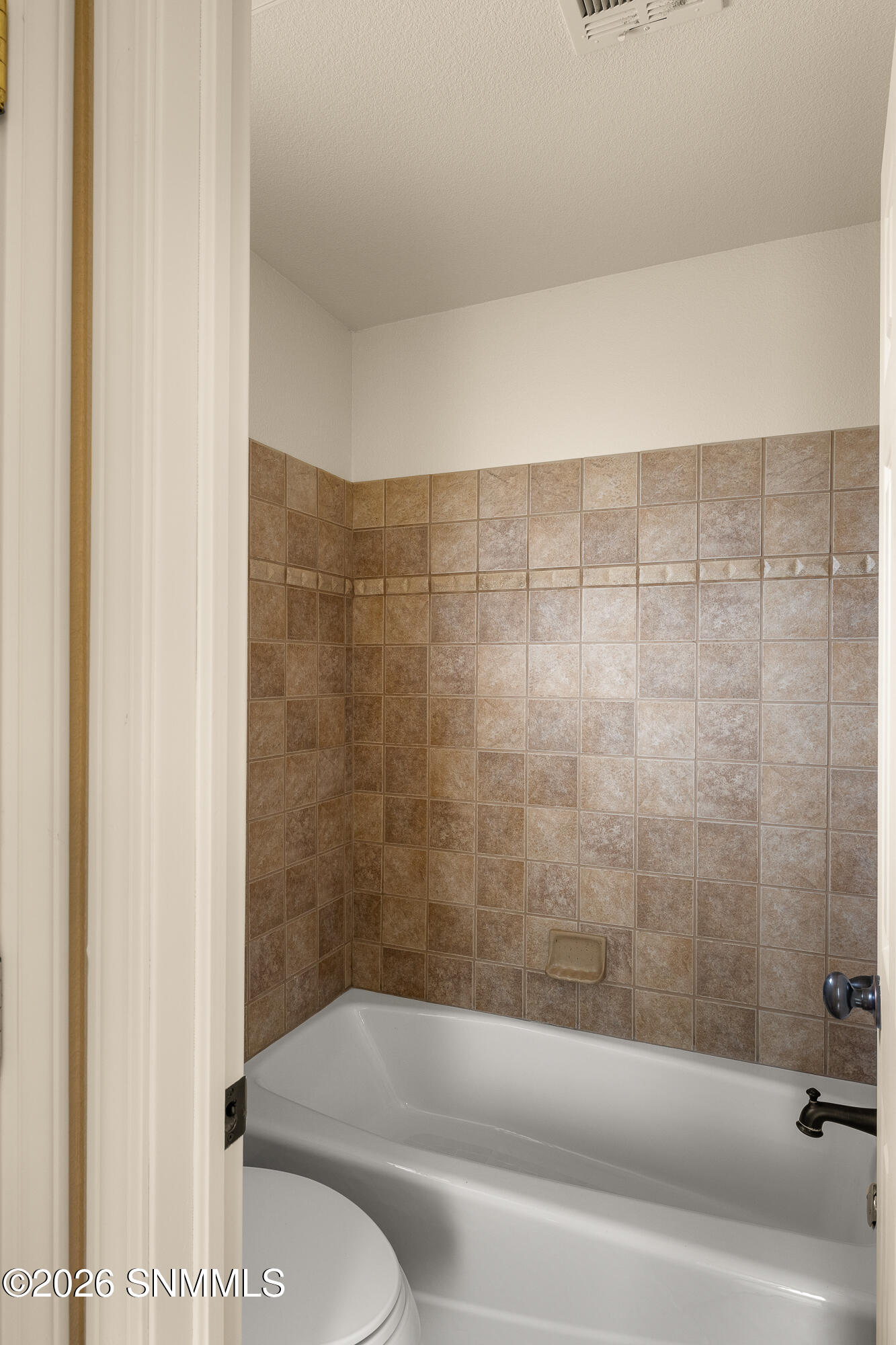 4701-Rio-Vista-MLS-Camera-Guy-19