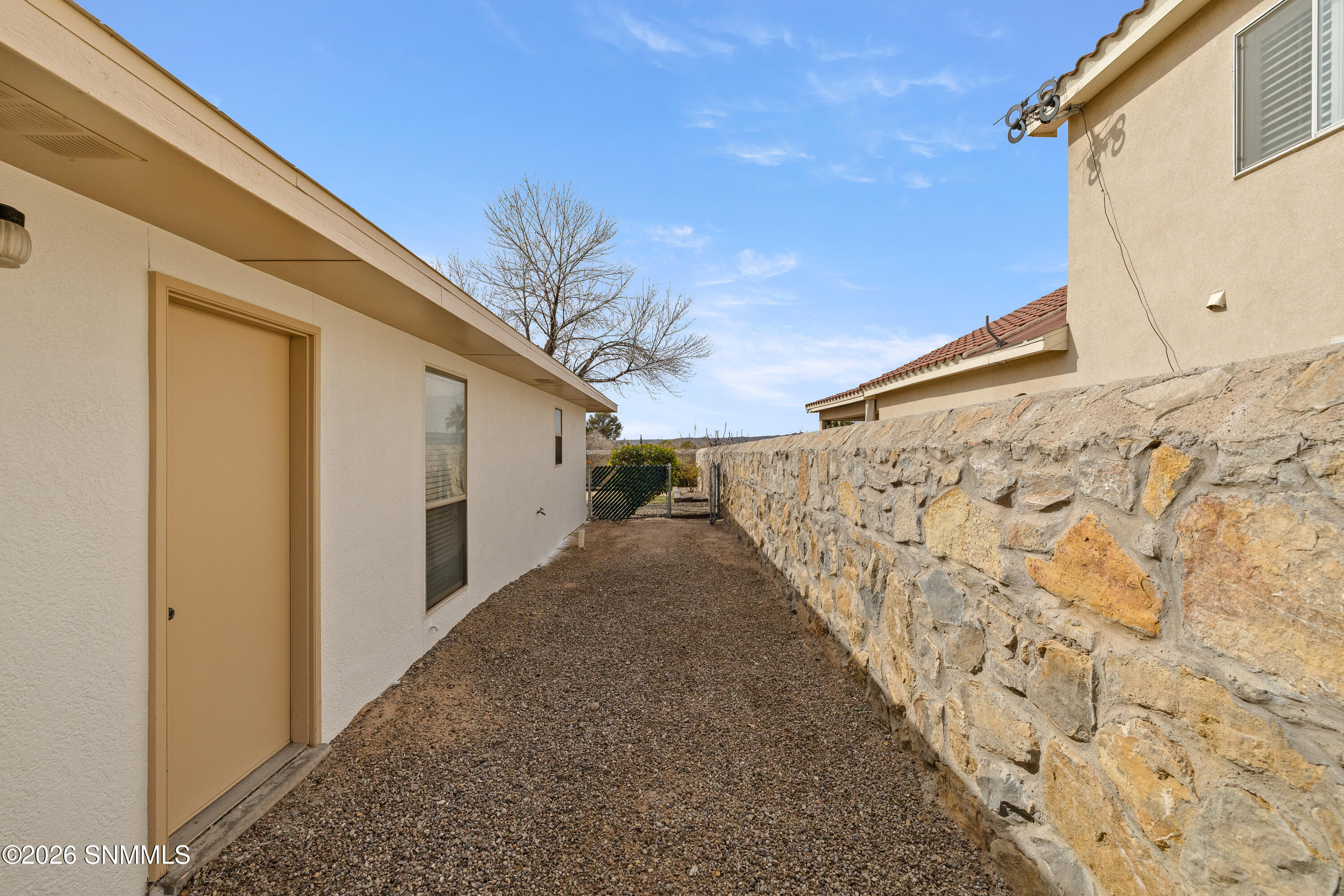 4701-Rio-Vista-MLS-Camera-Guy-30