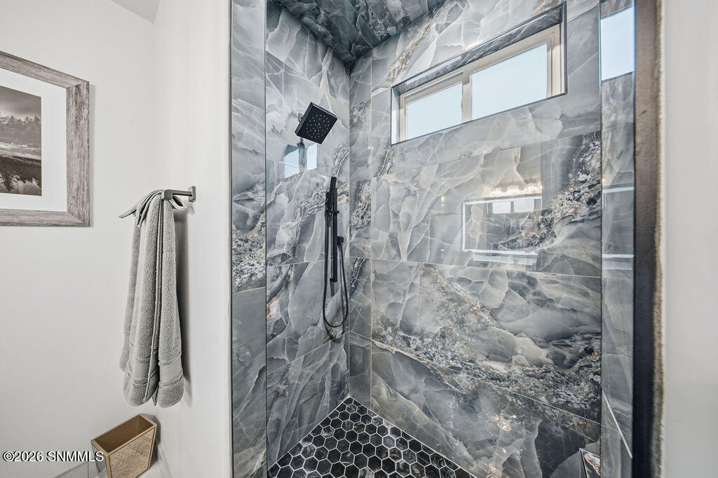 En-suite walk in shower