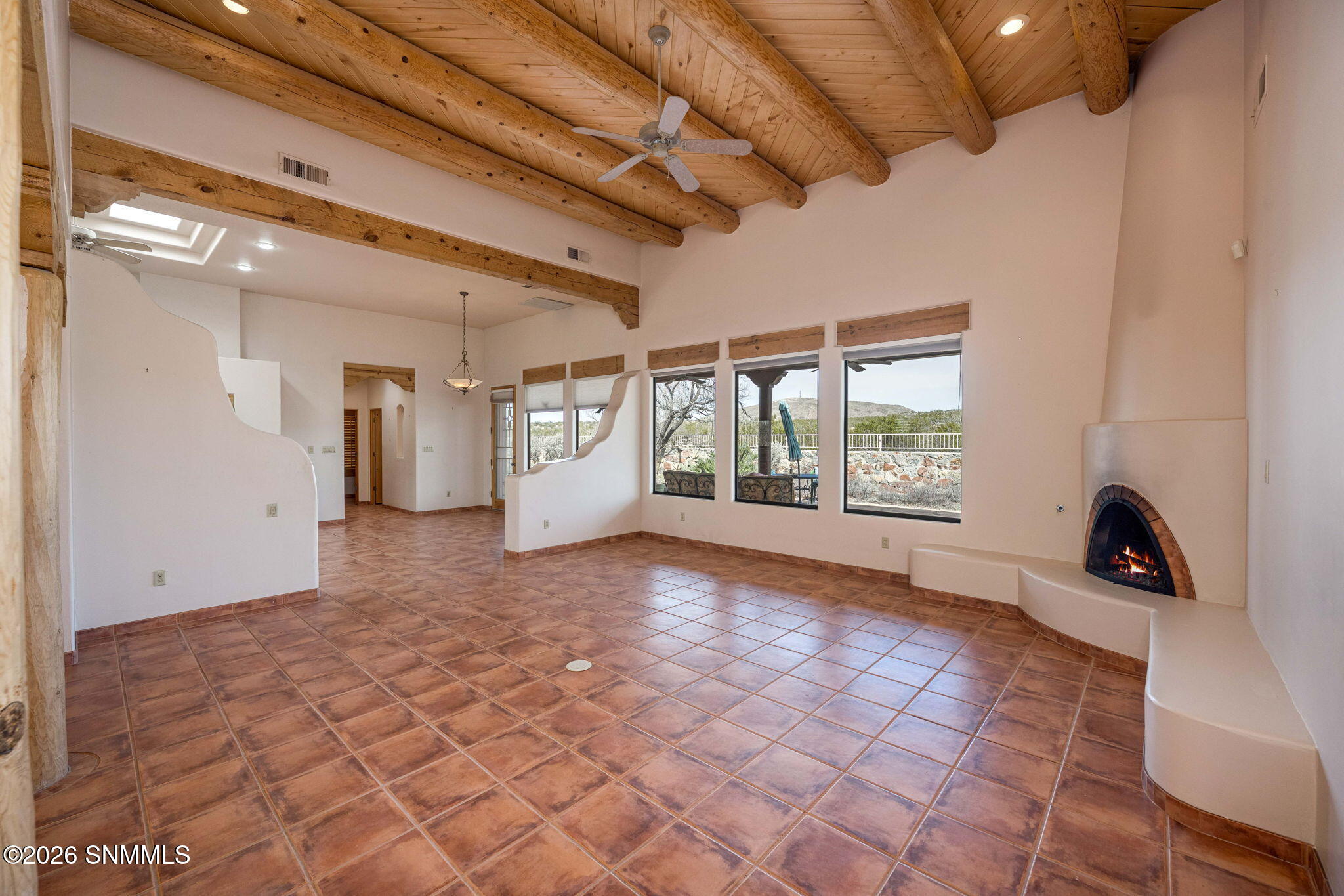 11-web-or-mls-Snappin Homes (Superstitio