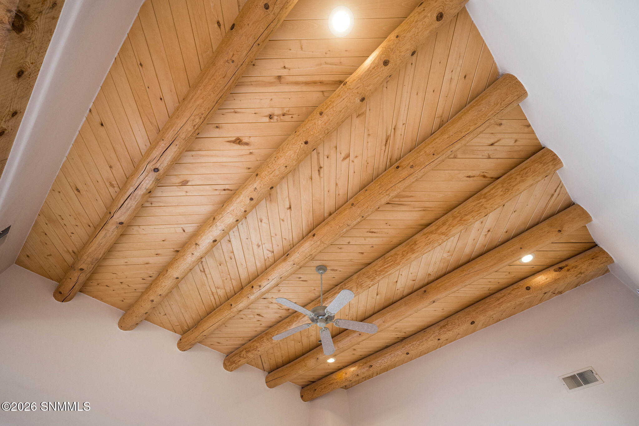 12-web-or-mls-Snappin Homes (Superstitio