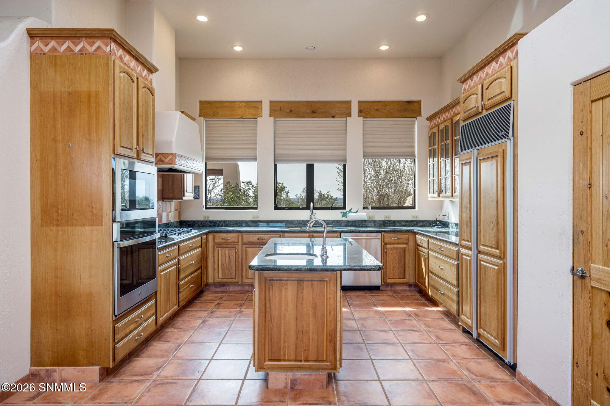 15-web-or-mls-Snappin Homes (Superstitio