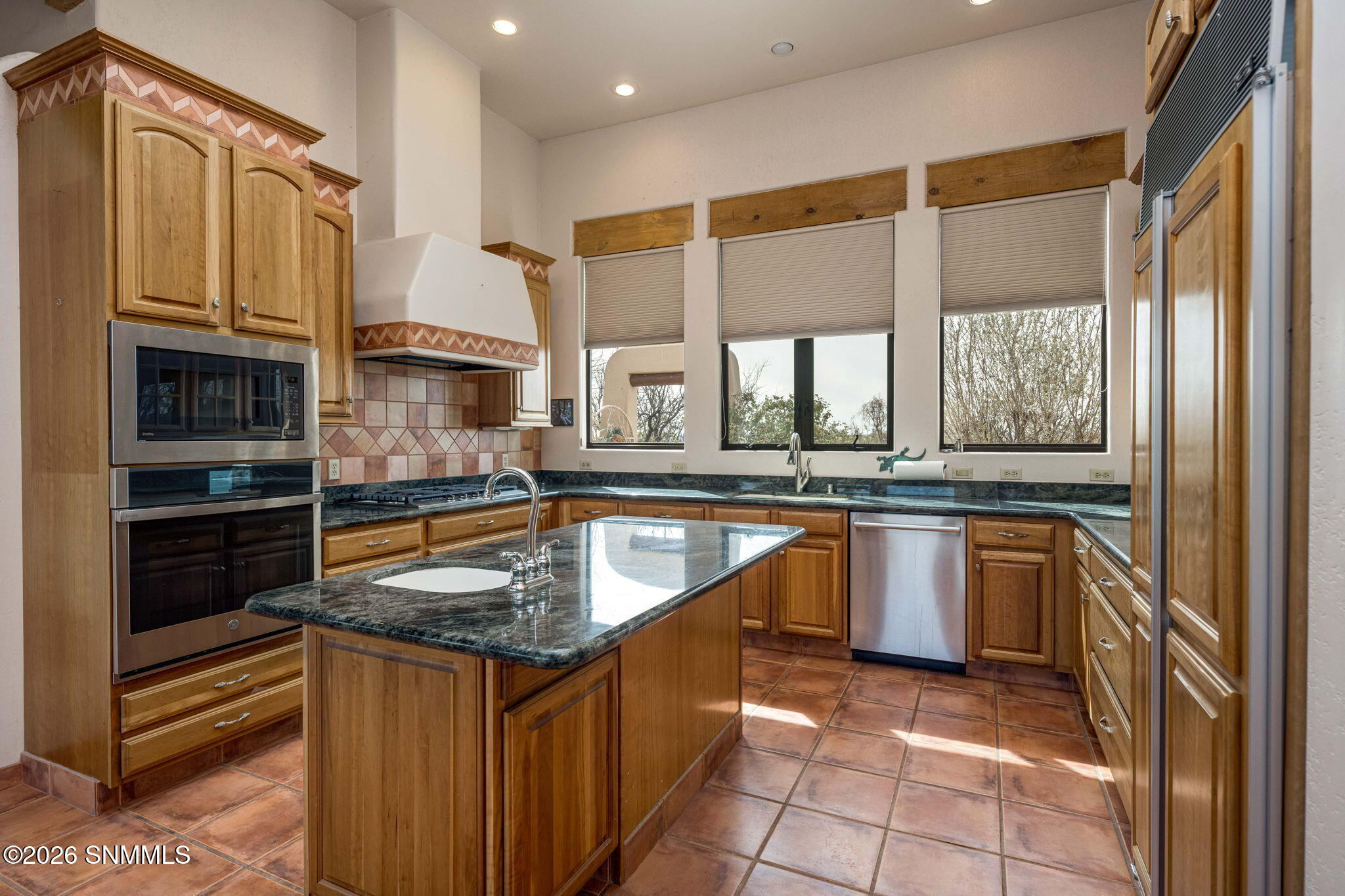 16-web-or-mls-Snappin Homes (Superstitio