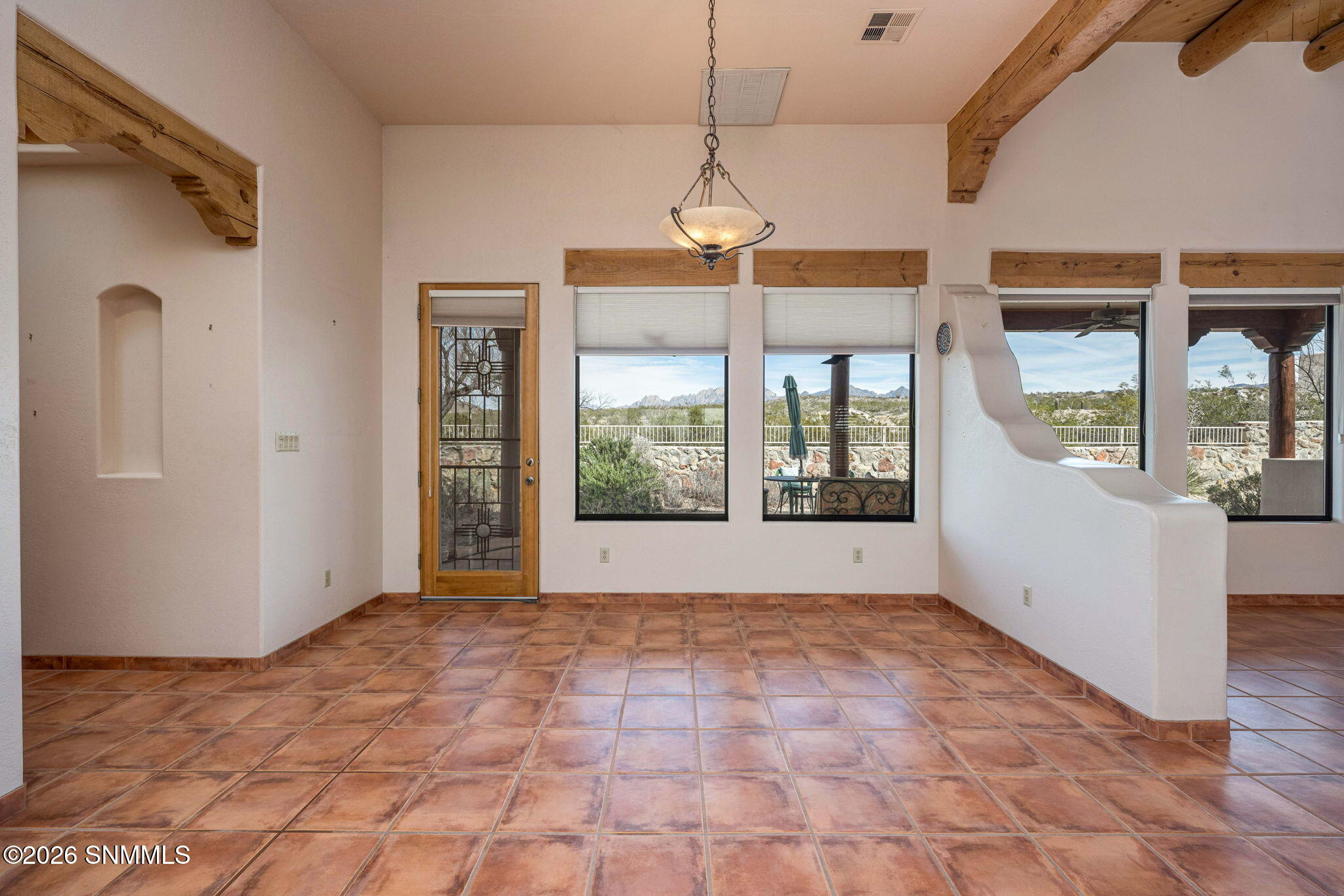 19-web-or-mls-Snappin Homes (Superstitio