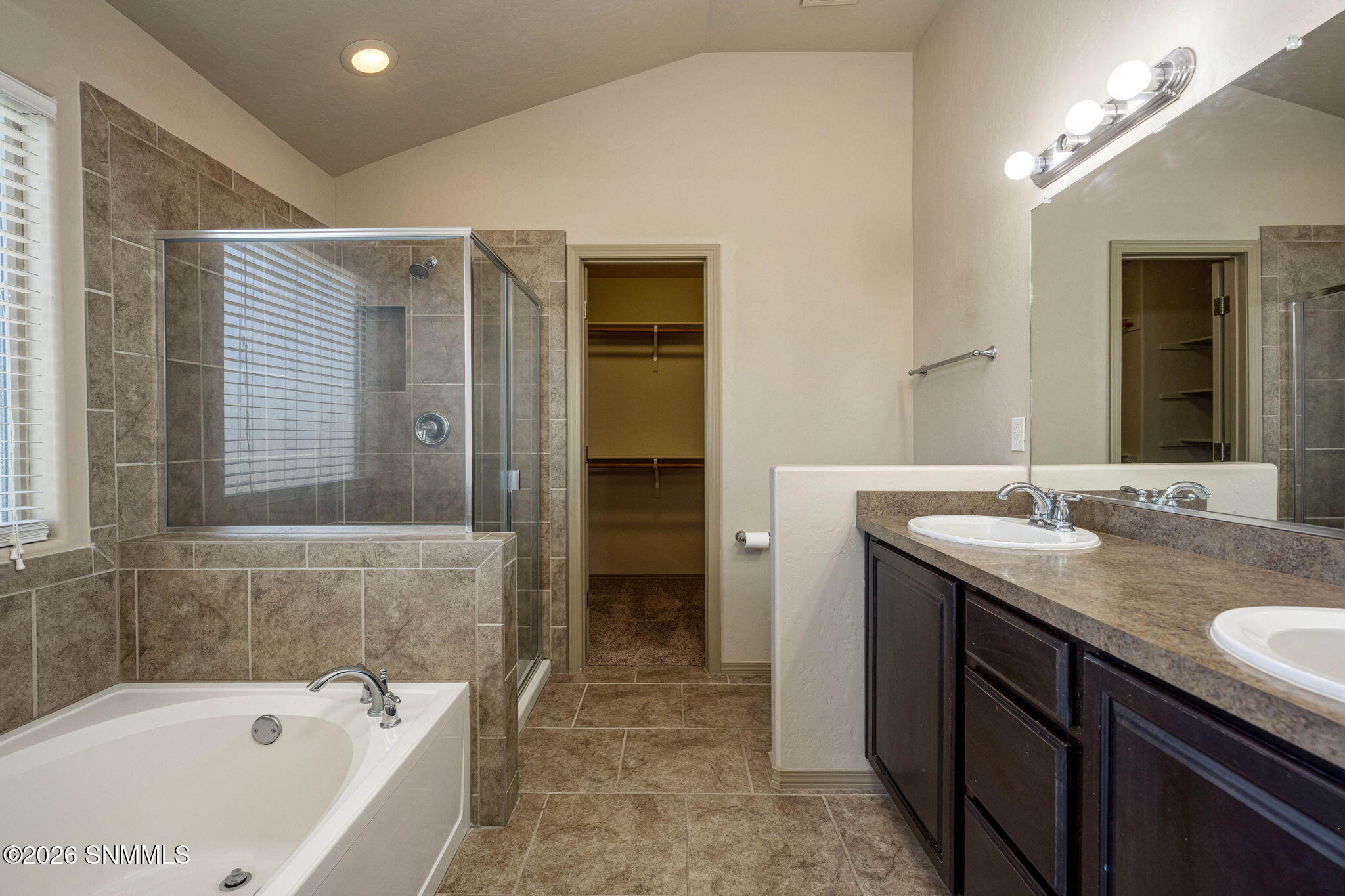 27-web-or-mls-Snappin Homes (Kentwood259