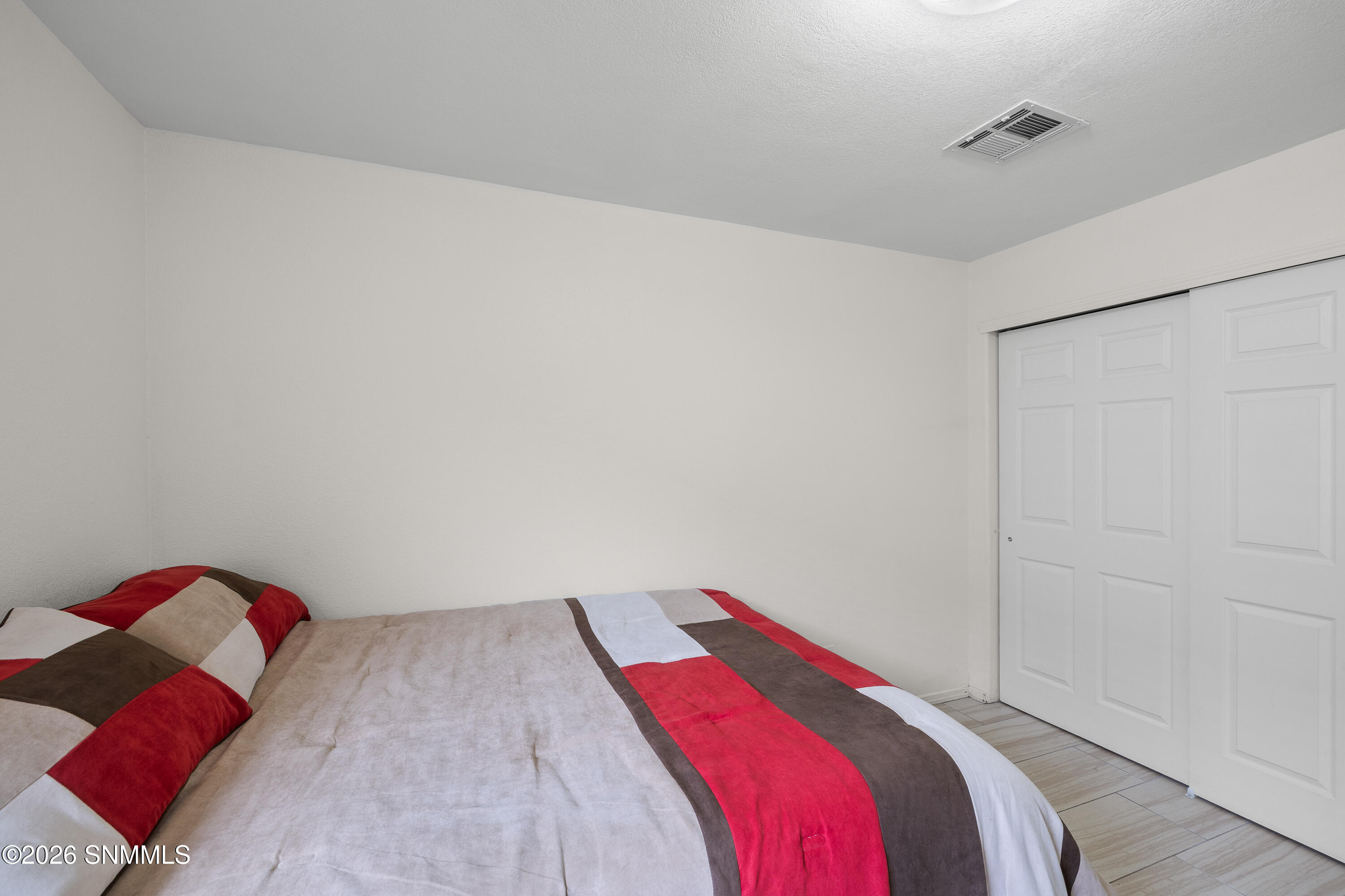 4992-Bosworth-MLS-Camera-Guy-12