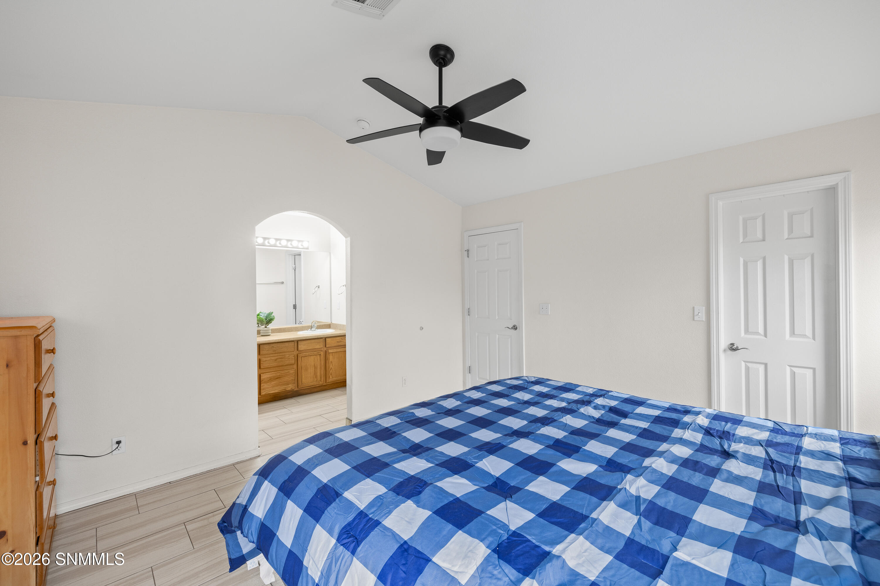 4992-Bosworth-MLS-Camera-Guy-24