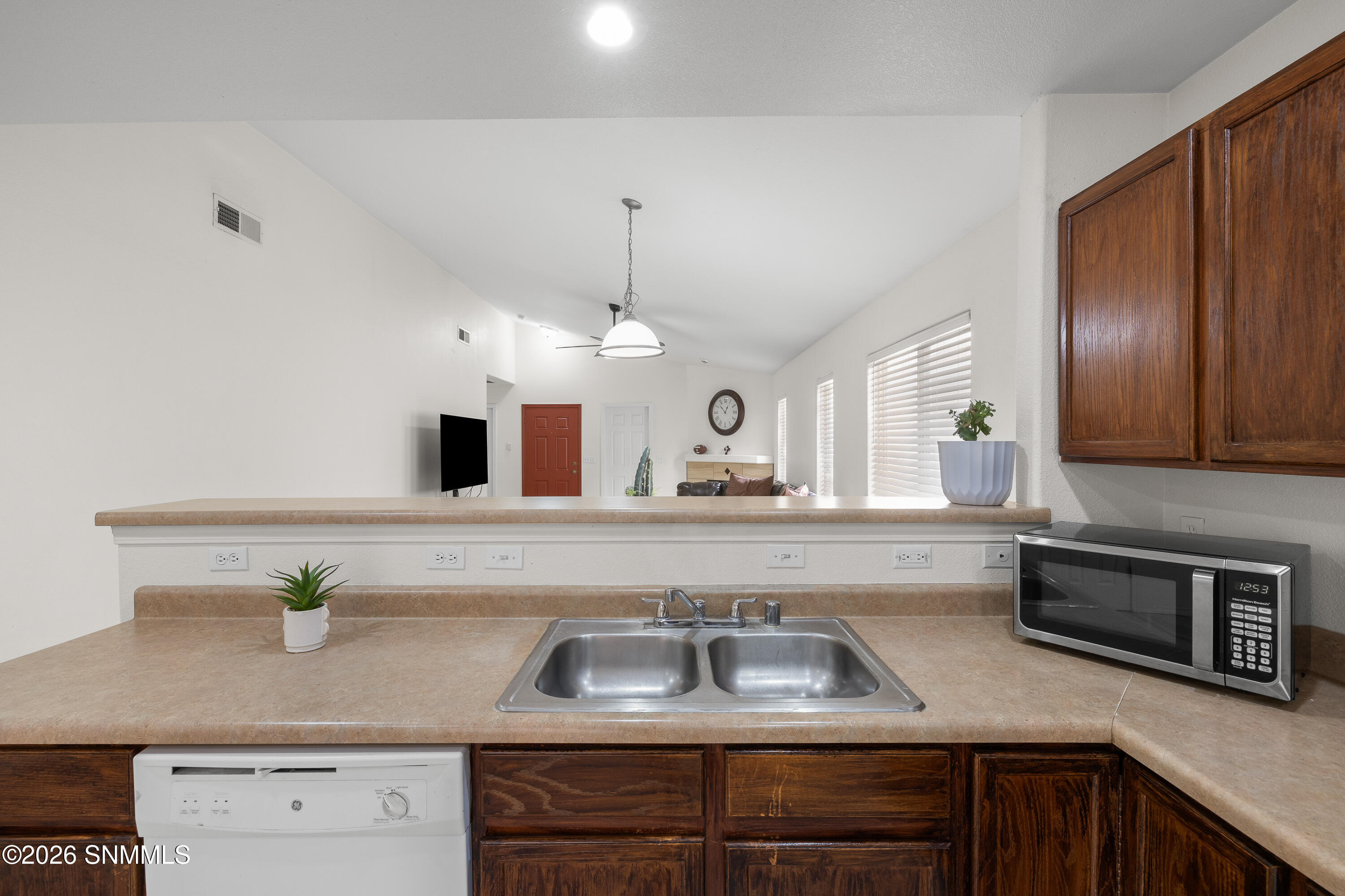 4992-Bosworth-MLS-Camera-Guy-10