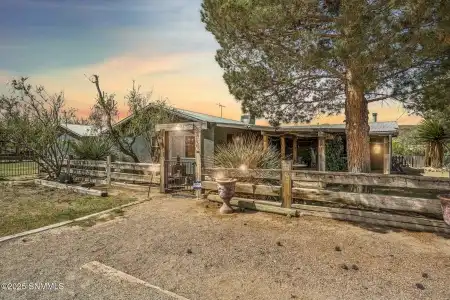 1911 Trails End Road, Las Cruces, New Mexico 88007, 3 Bedrooms Bedrooms, ,2 BathroomsBathrooms,Residential,For Sale,Trails End,2600564