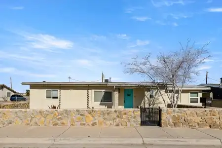 1270 Palmer Road, Las Cruces, New Mexico 88005, 4 Bedrooms Bedrooms, ,1.75 BathroomsBathrooms,Residential,For Sale,Palmer,2600572