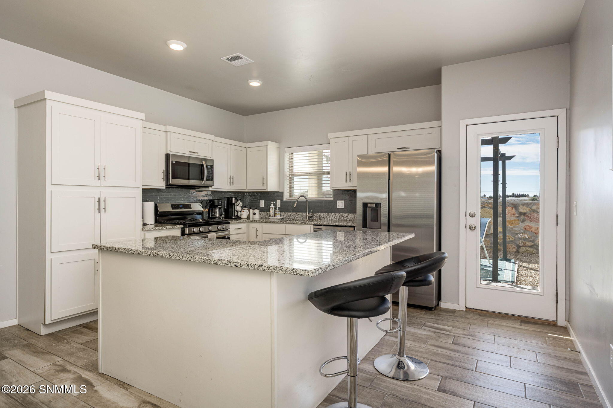 11-web-or-mls-Snappin Homes (Caspian3966