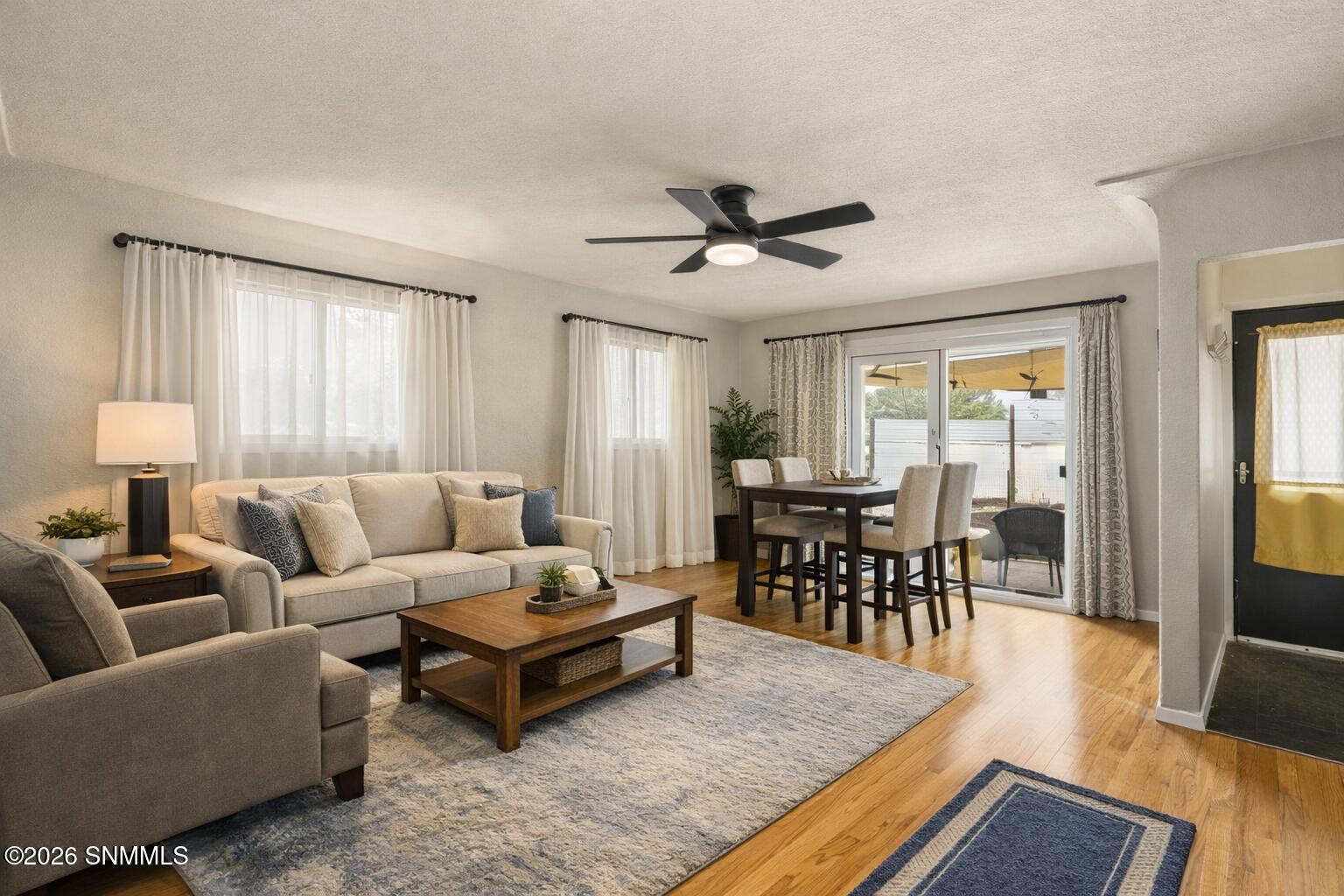 stagedLivingRoom_lindaVista