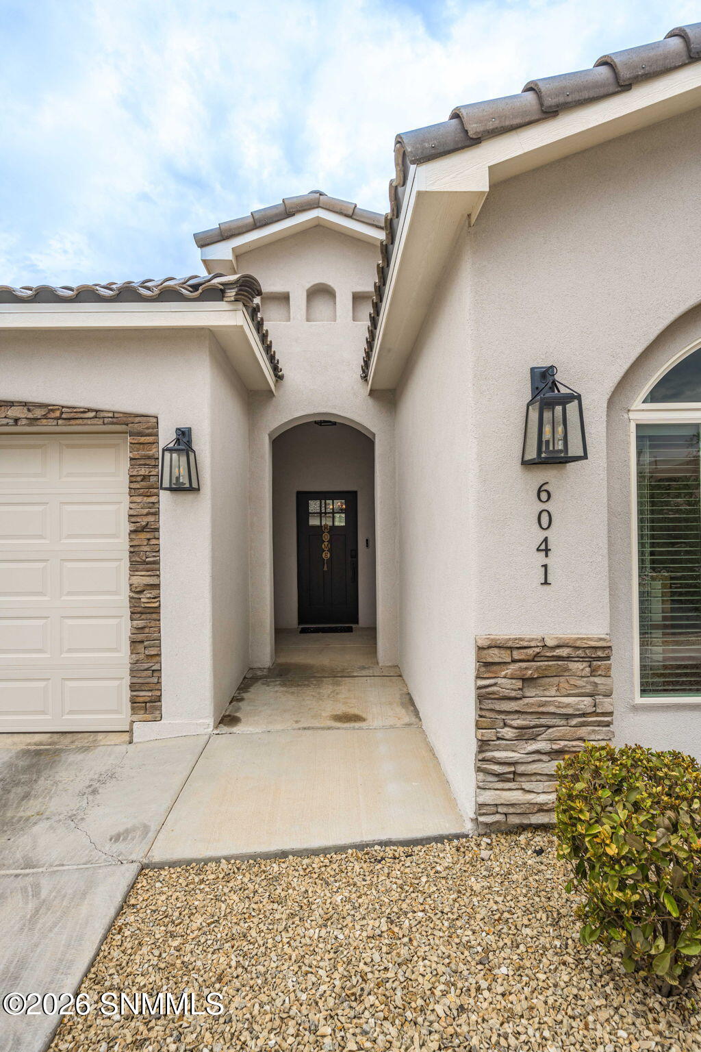 4-web-or-mls-Snappin Homes (Arosa6041)-4