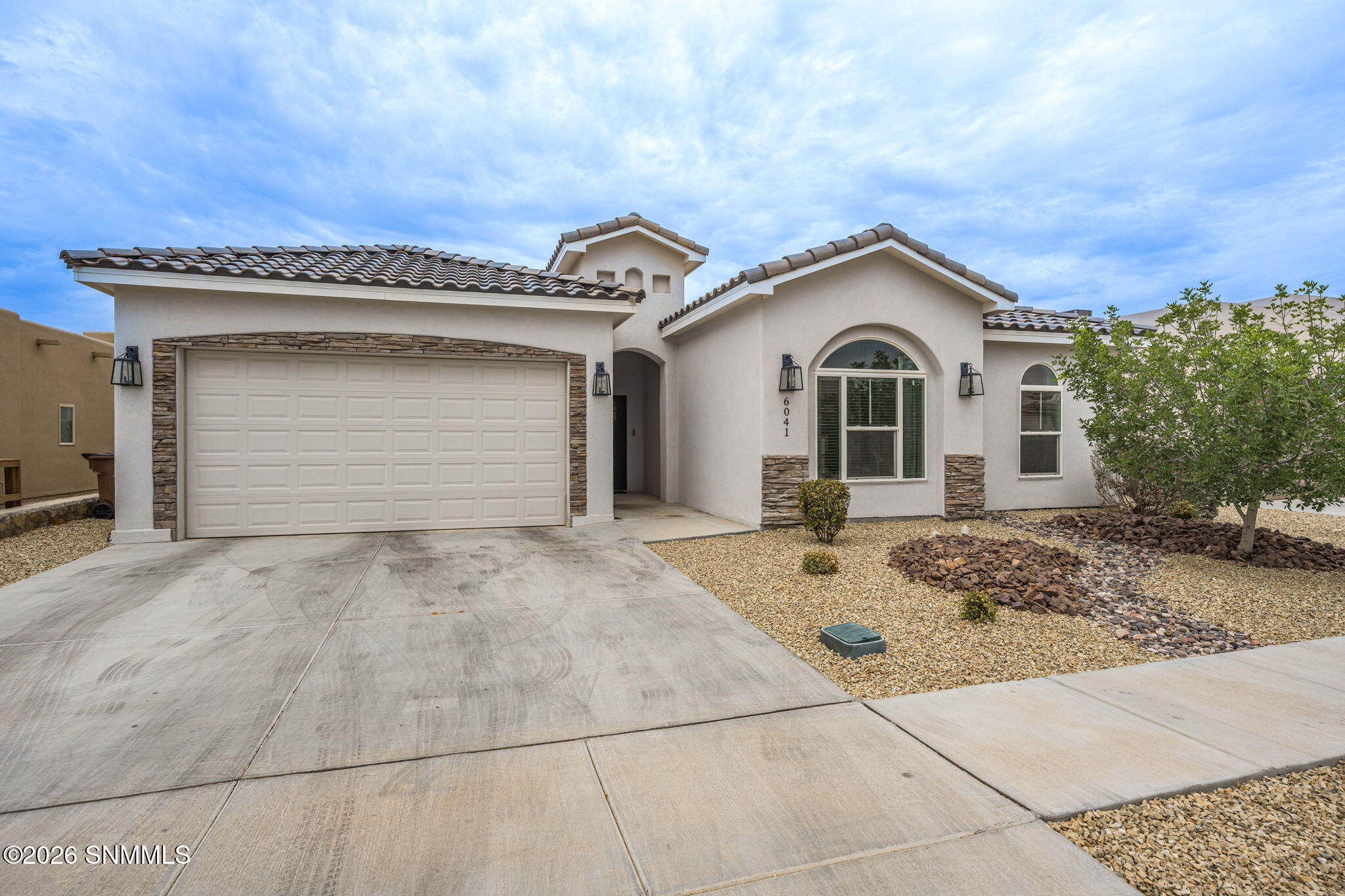 3-web-or-mls-Snappin Homes (Arosa6041)-3