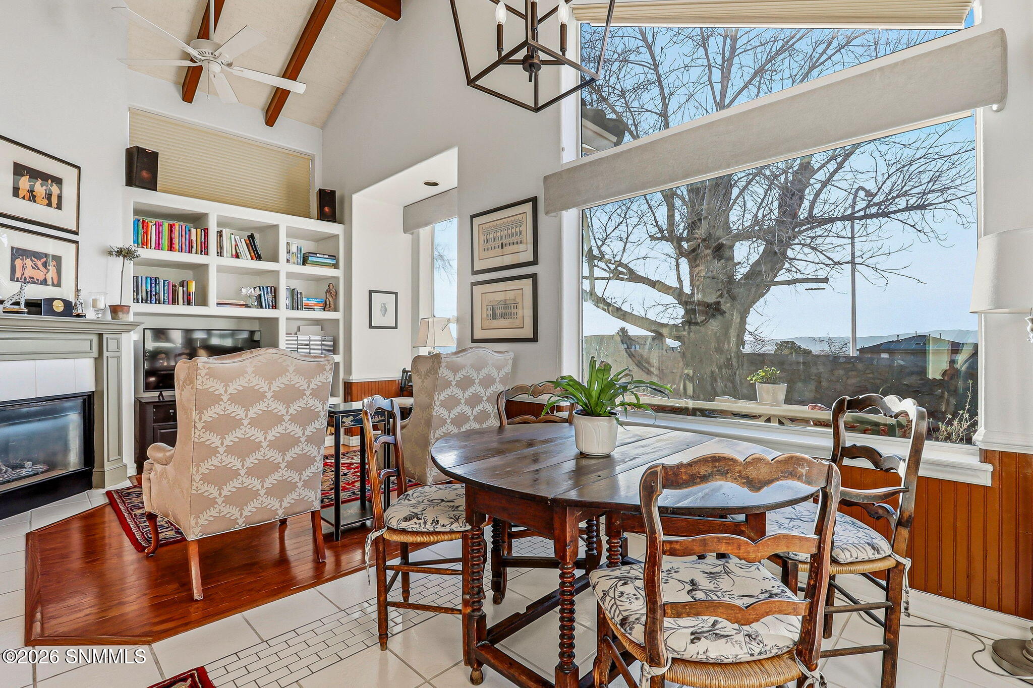 Eating area/ Family room