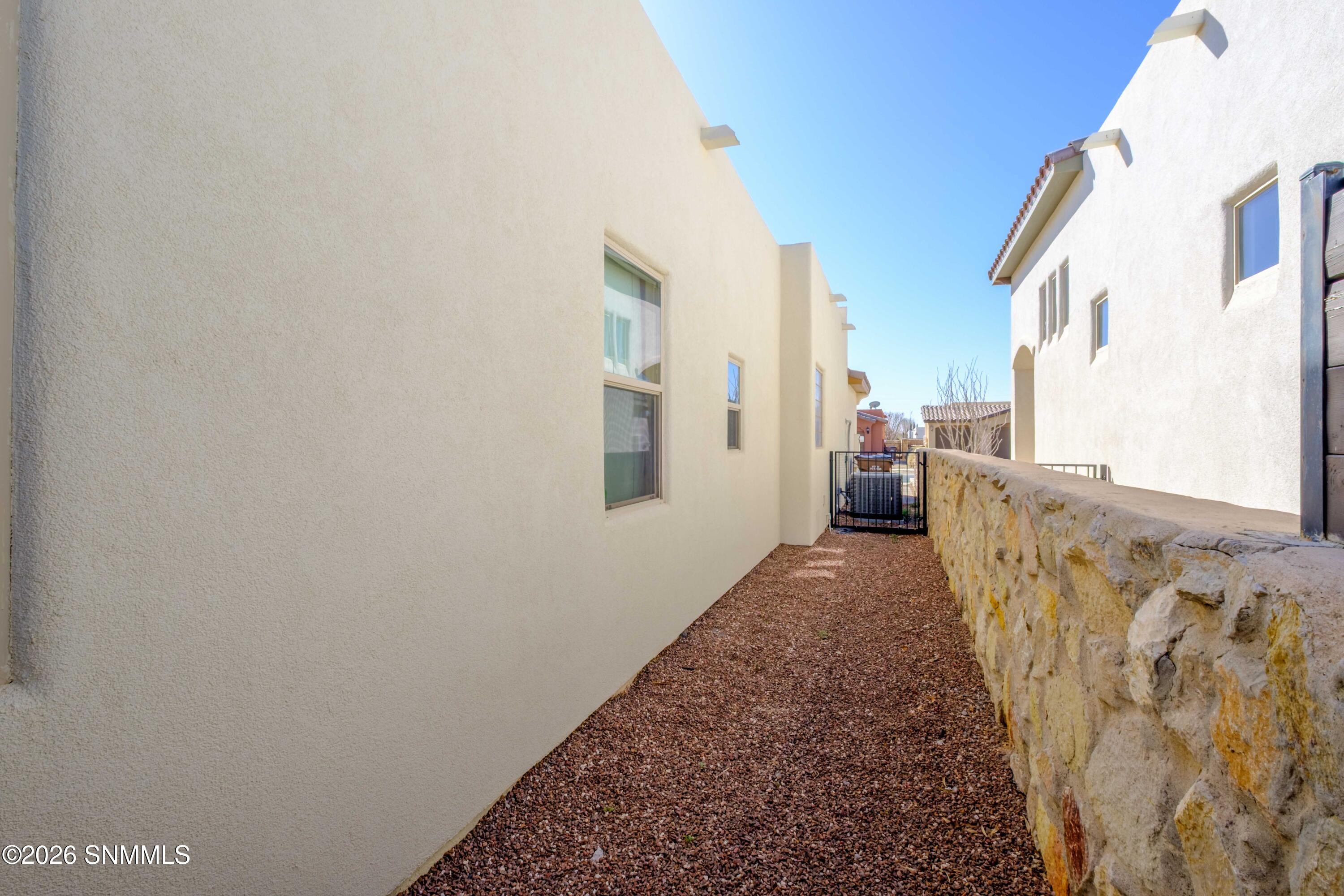 3703 Santa Cecilia-40